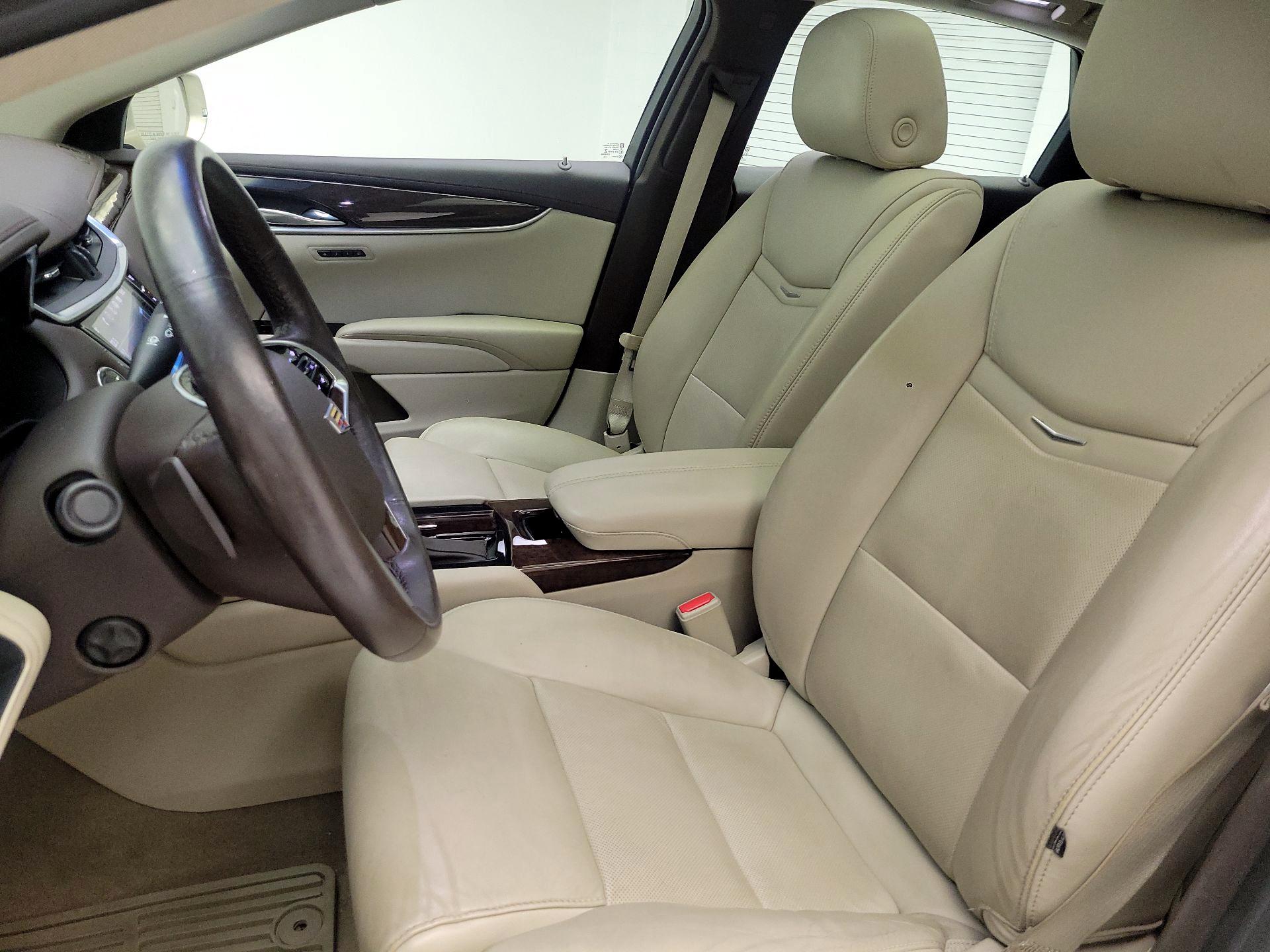 Thumbnail: 2016 Cadillac XTS - 9