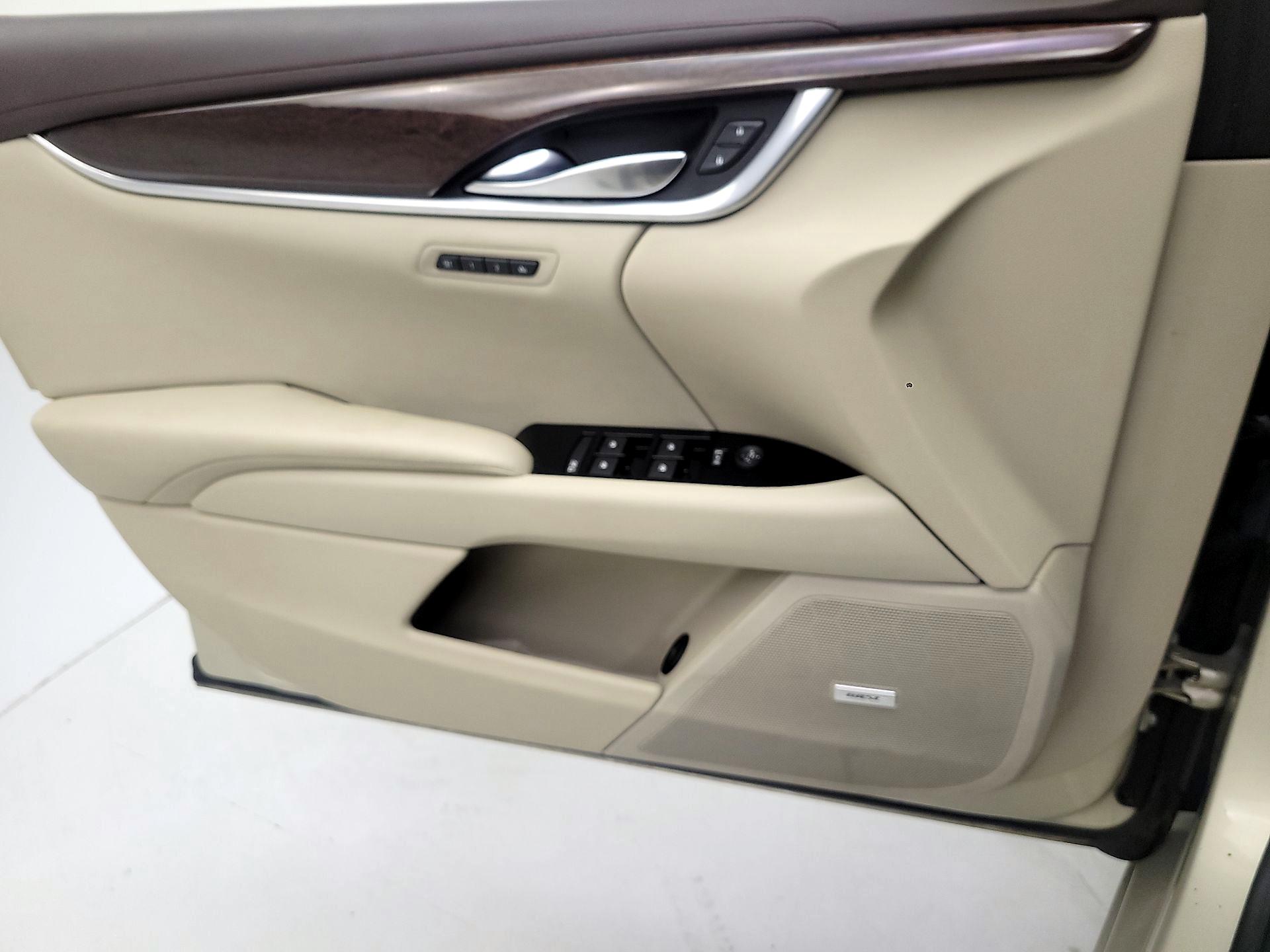 Thumbnail: 2016 Cadillac XTS - 10