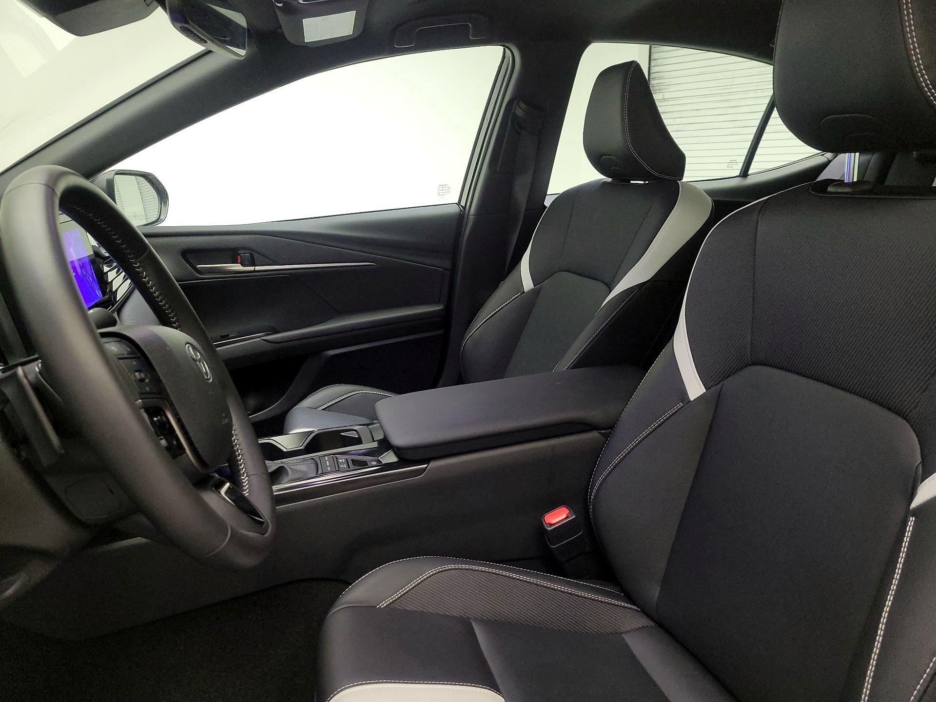 Thumbnail: 2025 Toyota Camry - 9