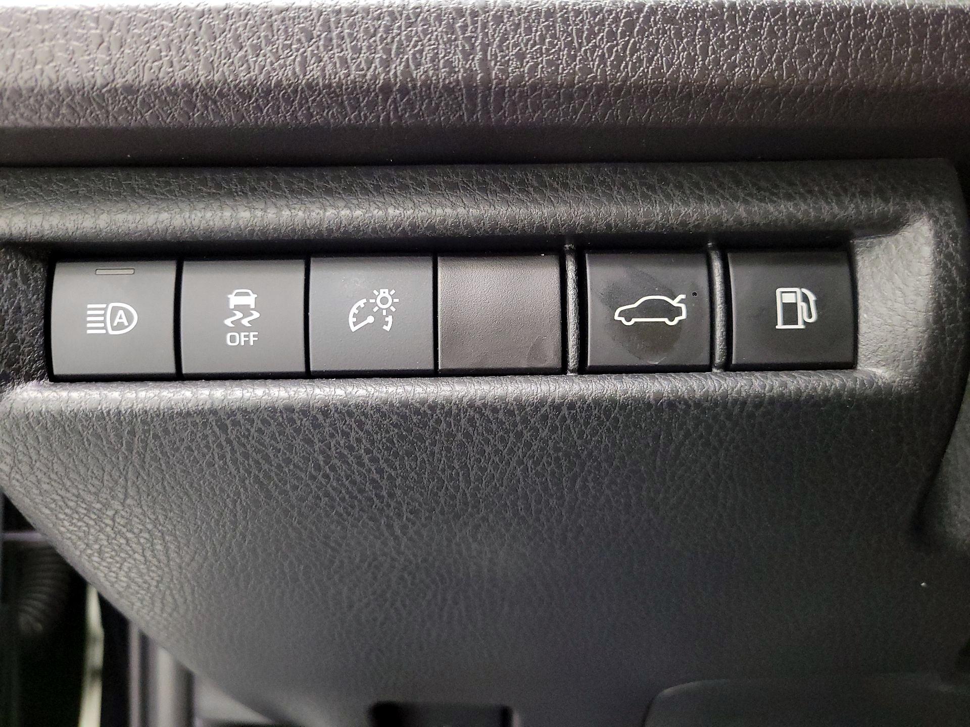 Thumbnail: 2025 Toyota Camry - 11