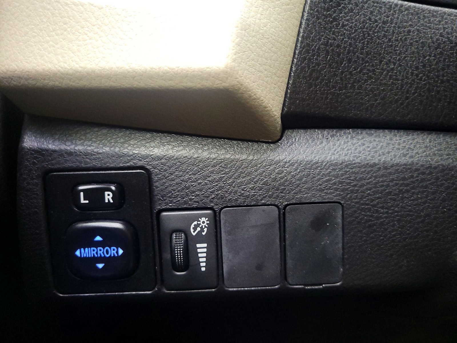 2016 Toyota Corolla LE - Photo 12
