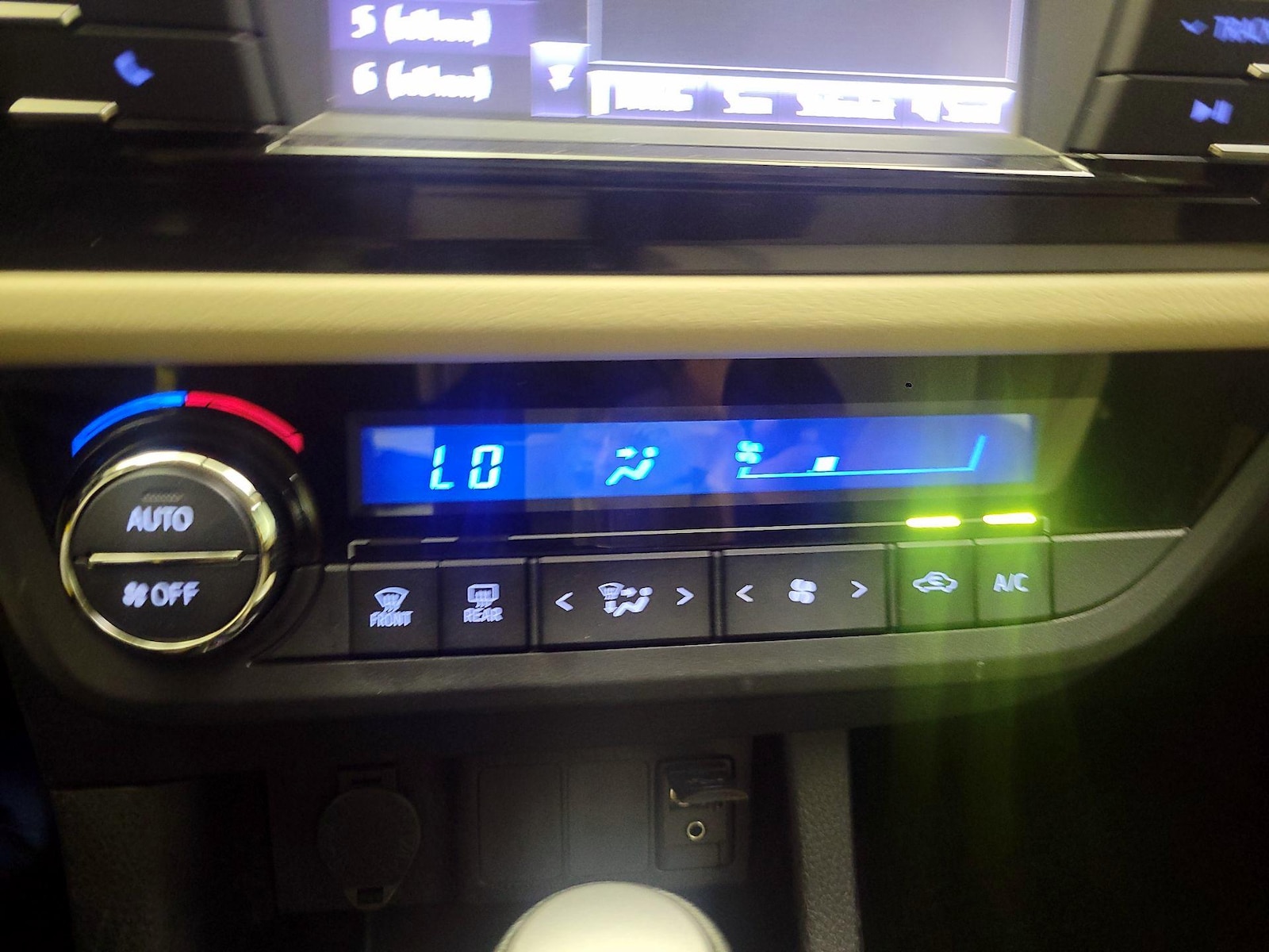 2016 Toyota Corolla LE - Photo 15