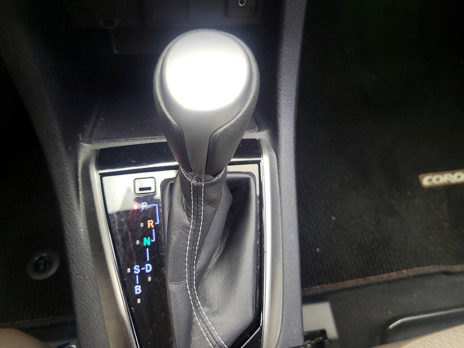 2016 Toyota Corolla LE - Photo 16