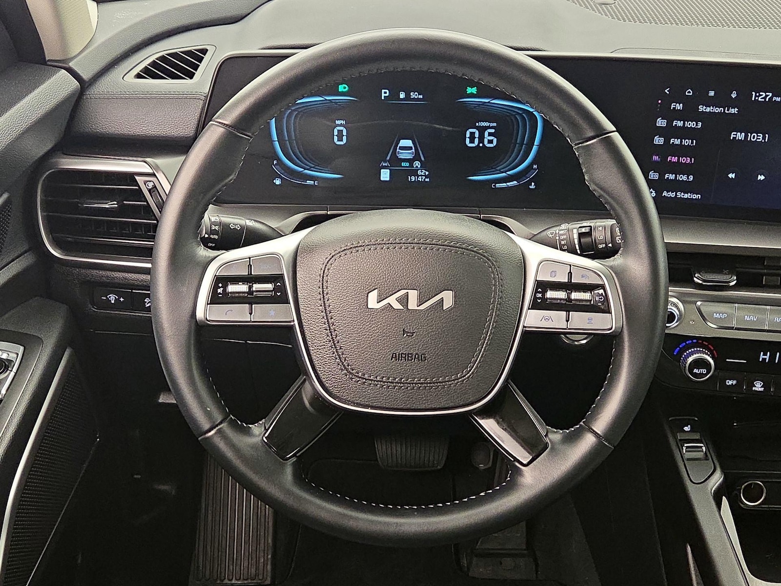 2025 Kia Telluride S - Photo 11