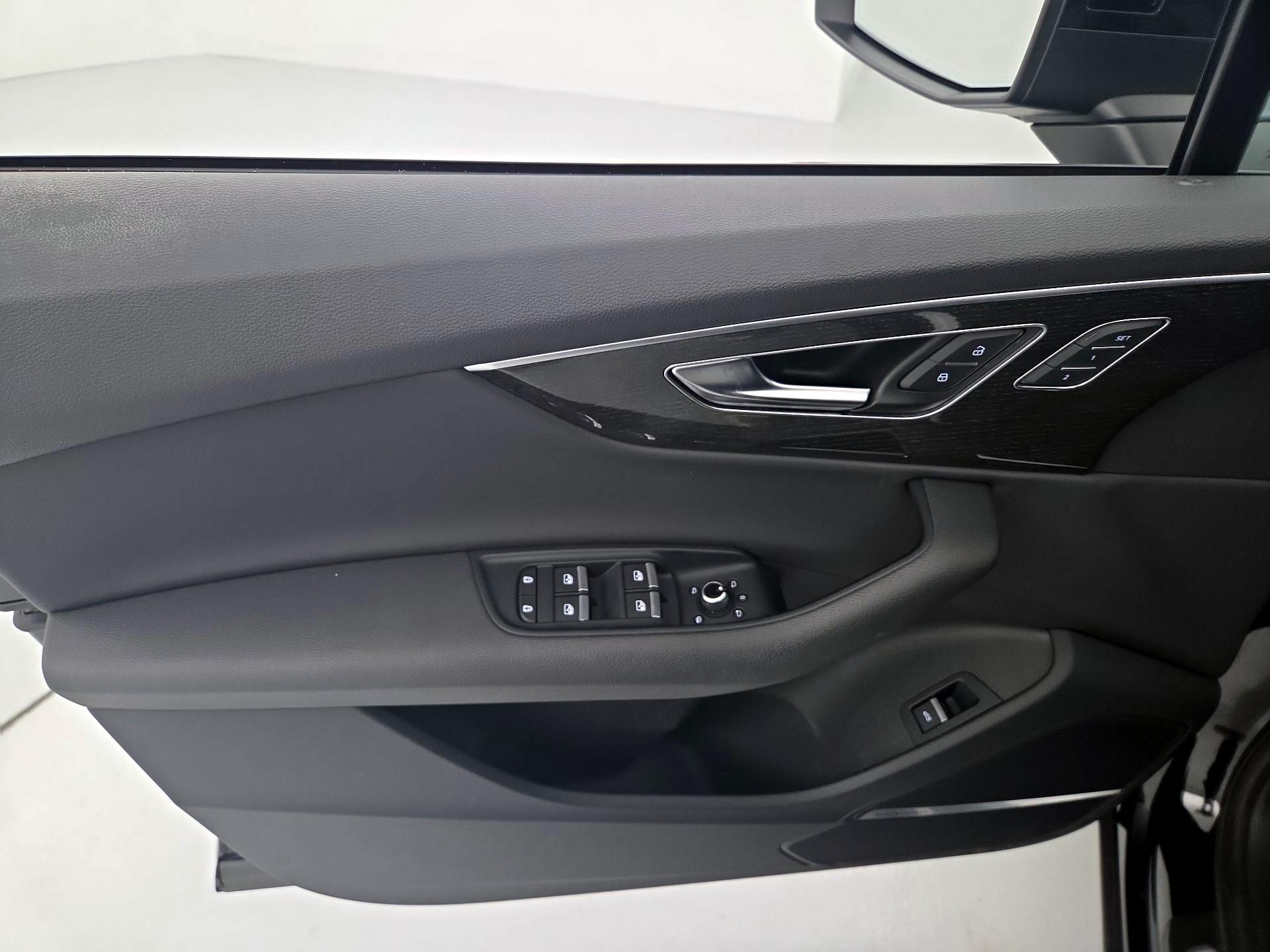 Thumbnail: 2021 Audi Q7 - 12