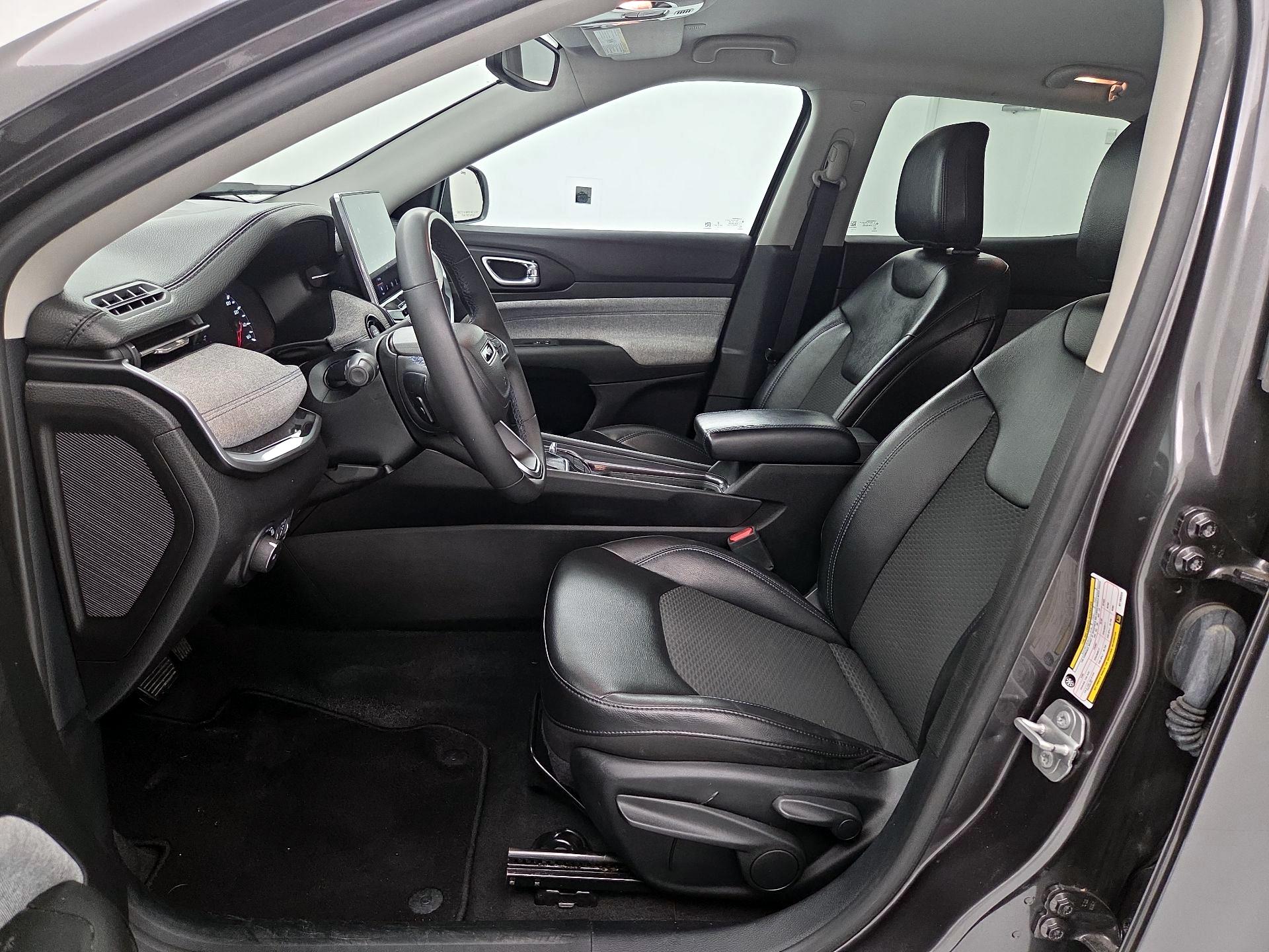 Thumbnail: 2022 Jeep Compass - 11