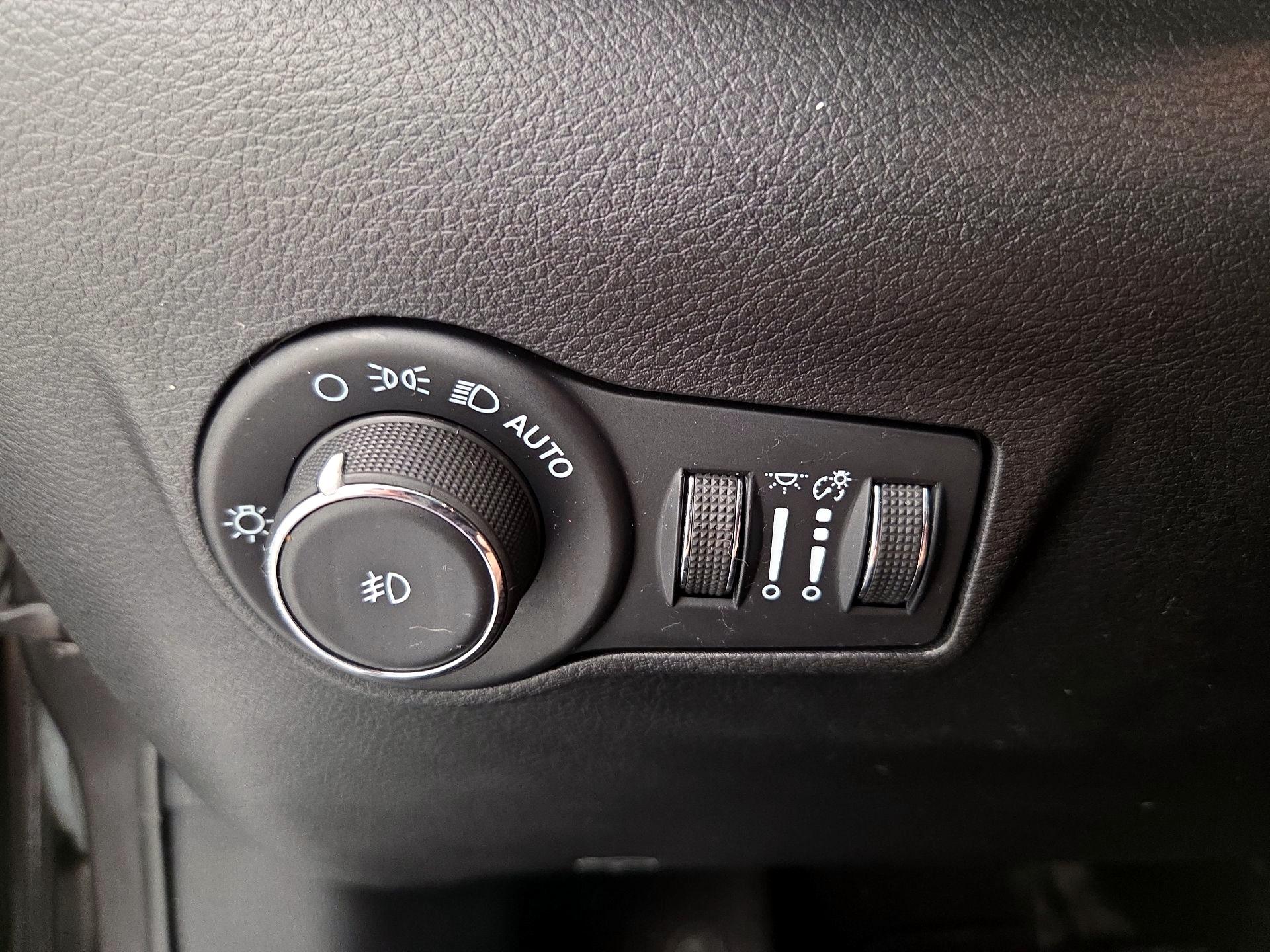 Thumbnail: 2022 Jeep Compass - 13