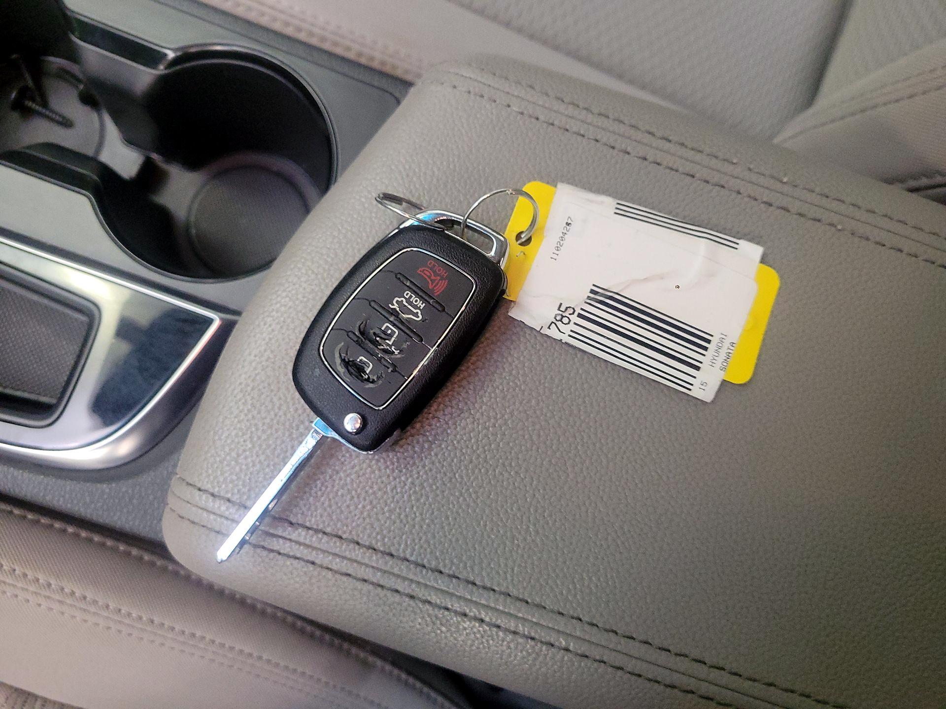 Thumbnail: 2015 Hyundai Sonata - 20