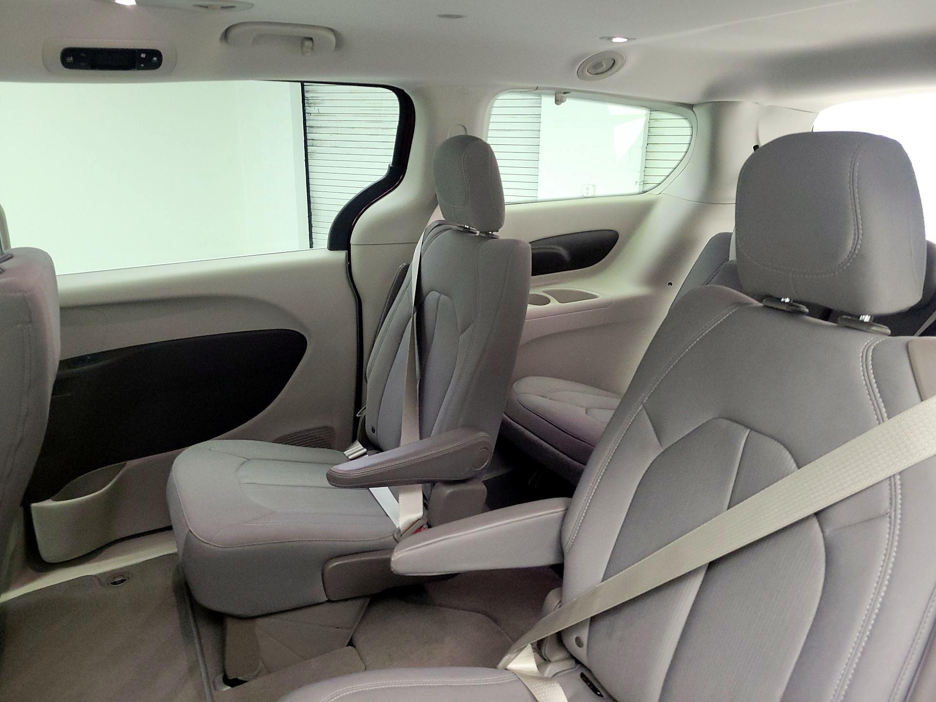 Thumbnail: 2017 Chrysler Pacifica - 17