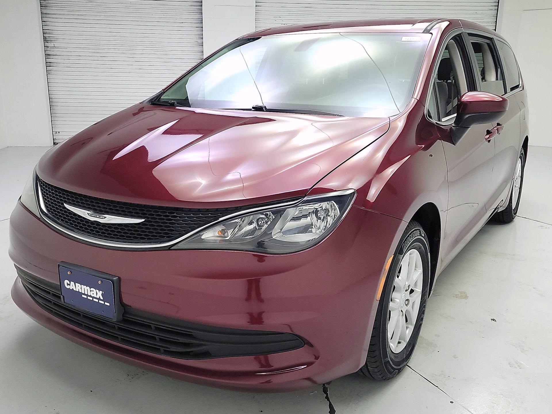 Thumbnail: 2017 Chrysler Pacifica - 3