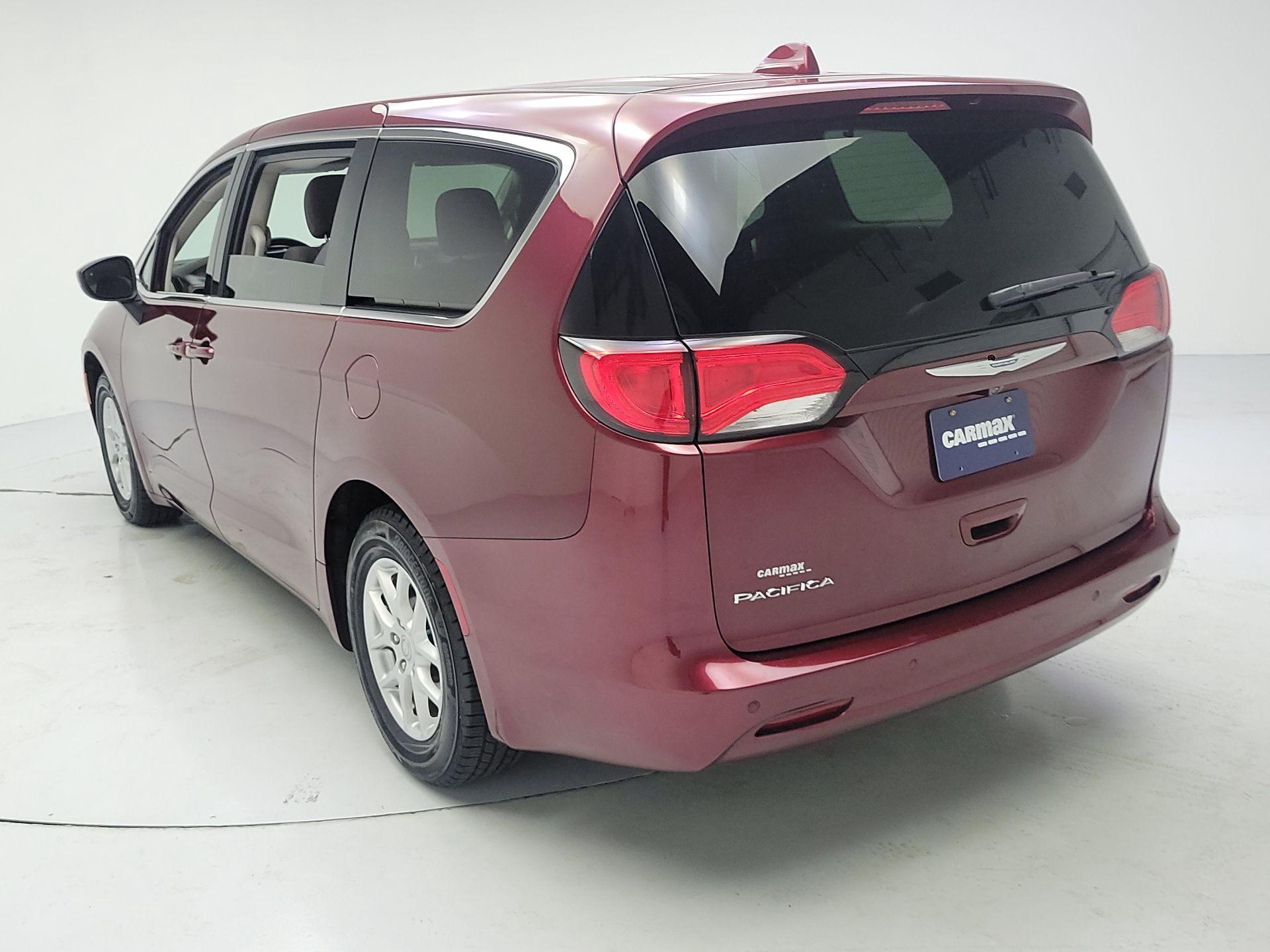 Thumbnail: 2017 Chrysler Pacifica - 7
