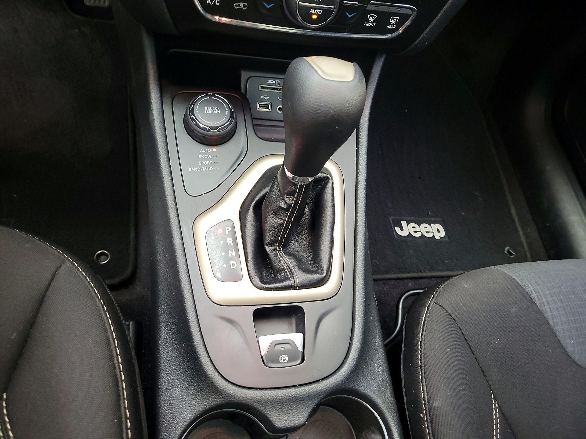 Thumbnail: 2016 Jeep Cherokee - 15