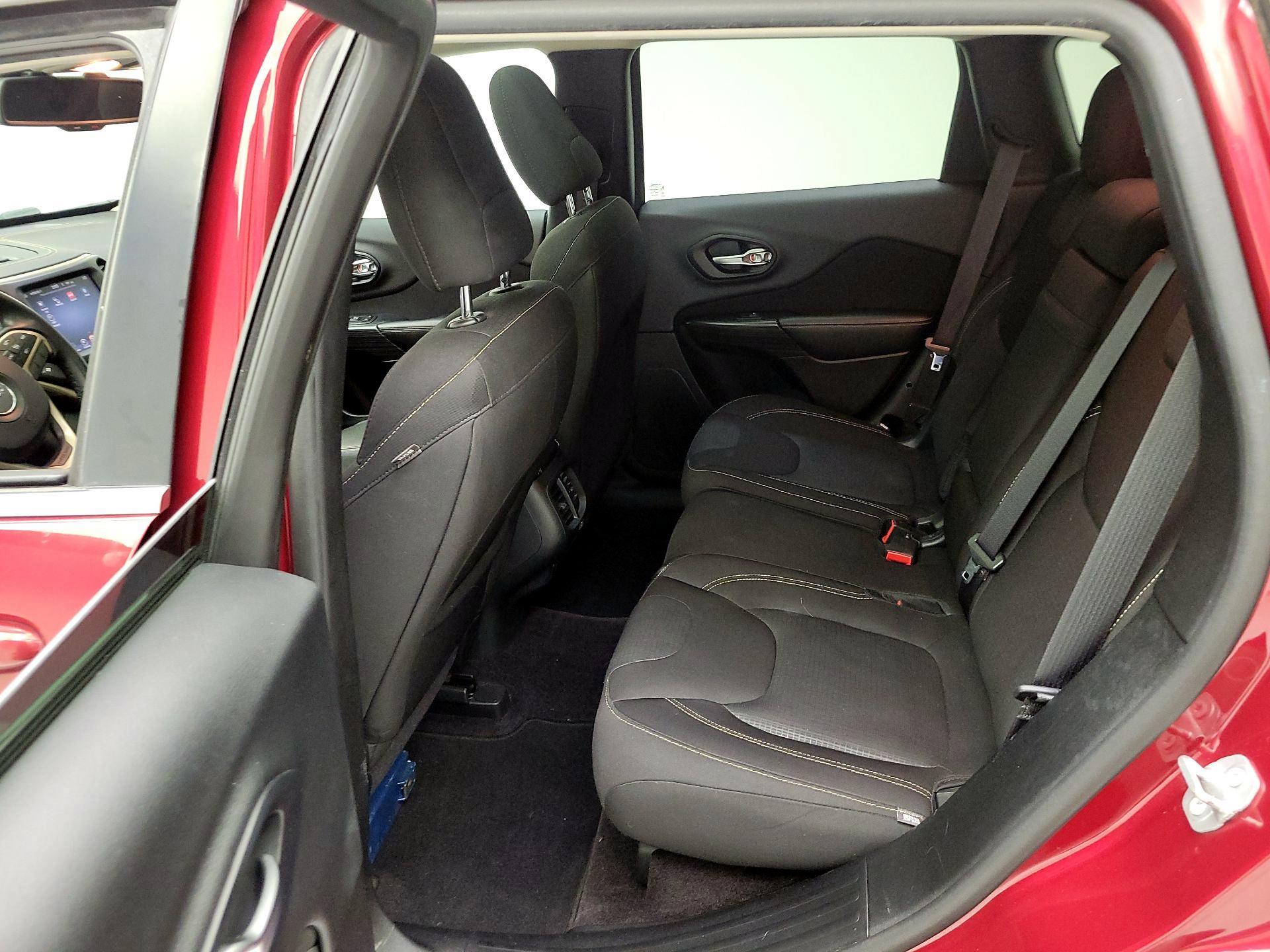 Thumbnail: 2016 Jeep Cherokee - 18