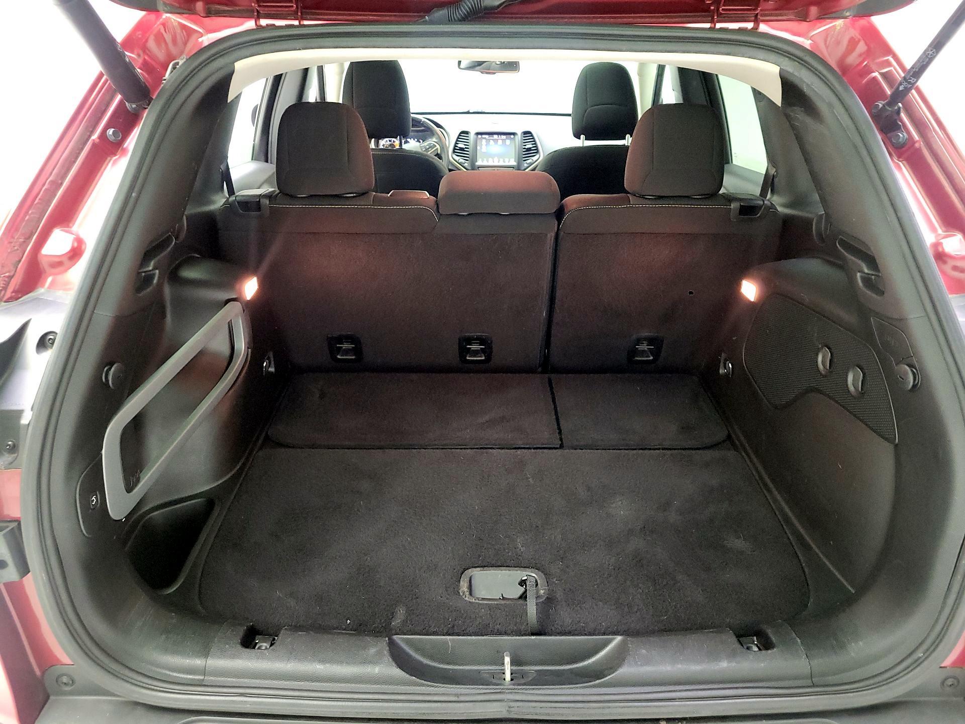 Thumbnail: 2016 Jeep Cherokee - 19