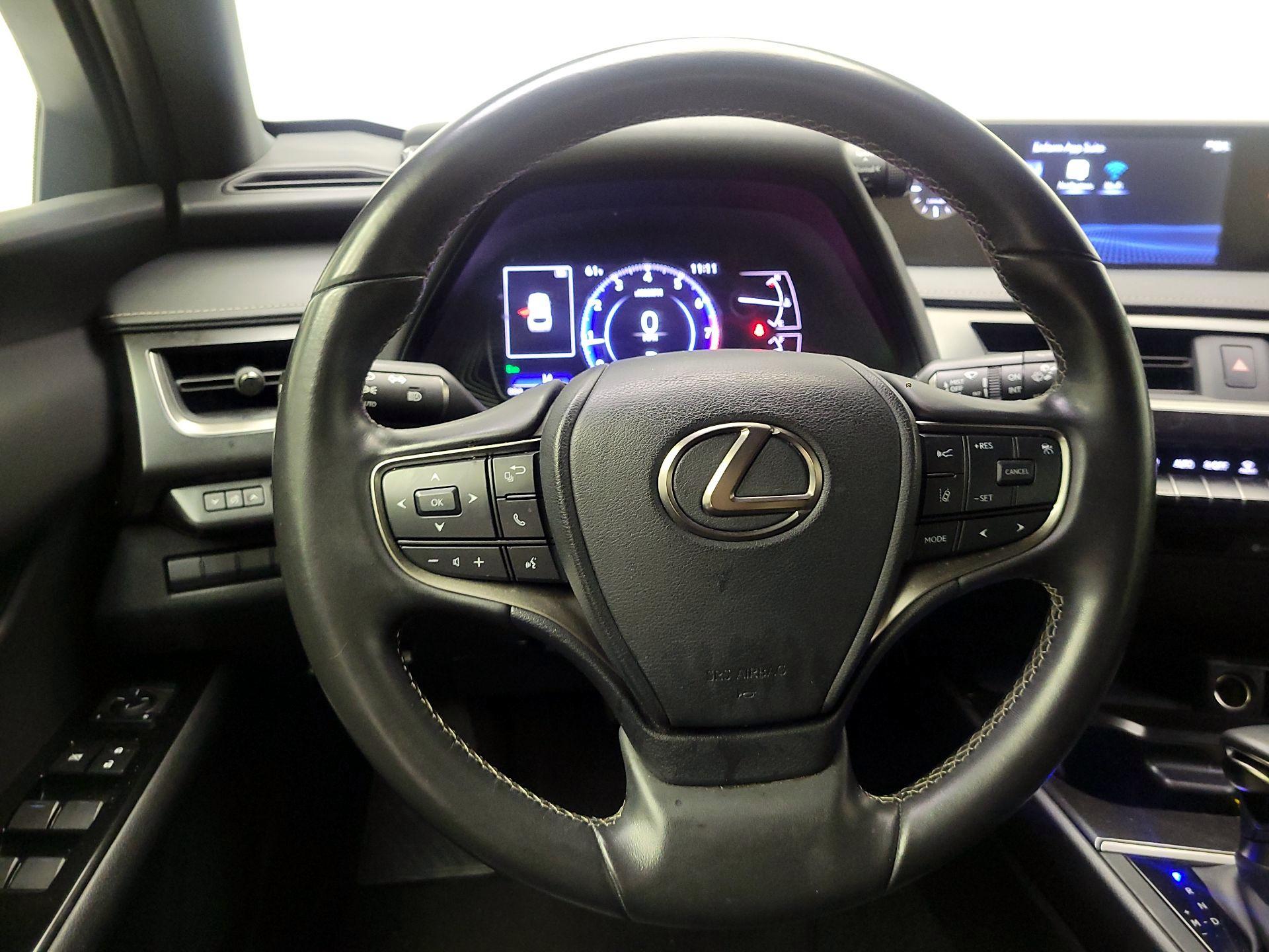 Thumbnail: 2022 Lexus UX - 10