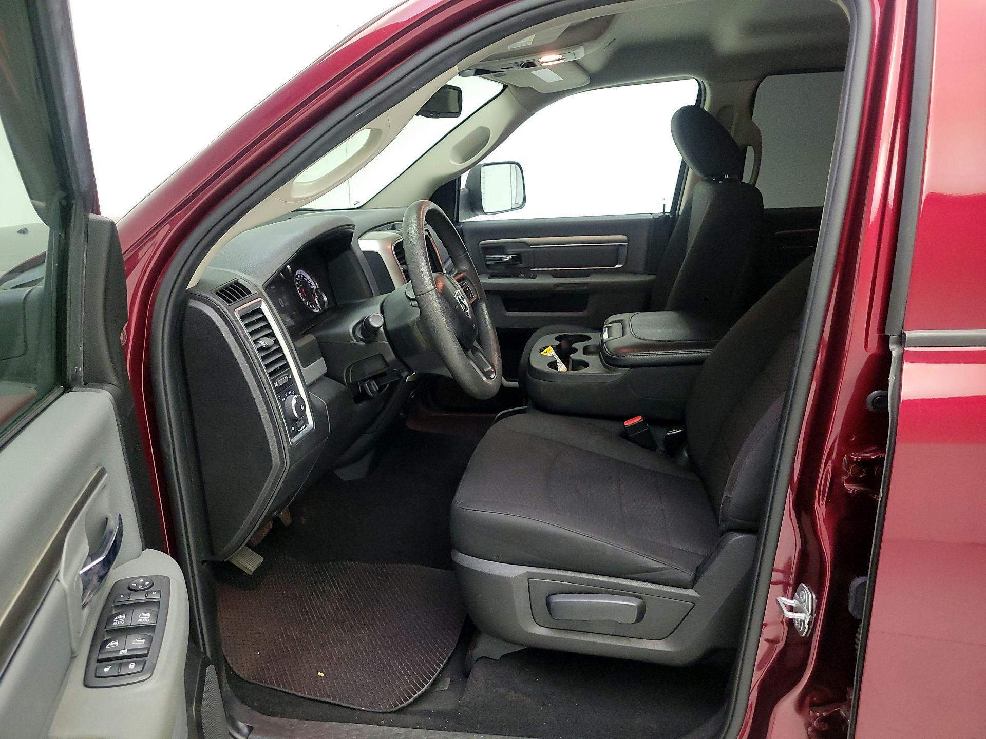 Thumbnail: 2019 RAM 1500 Classic - 11