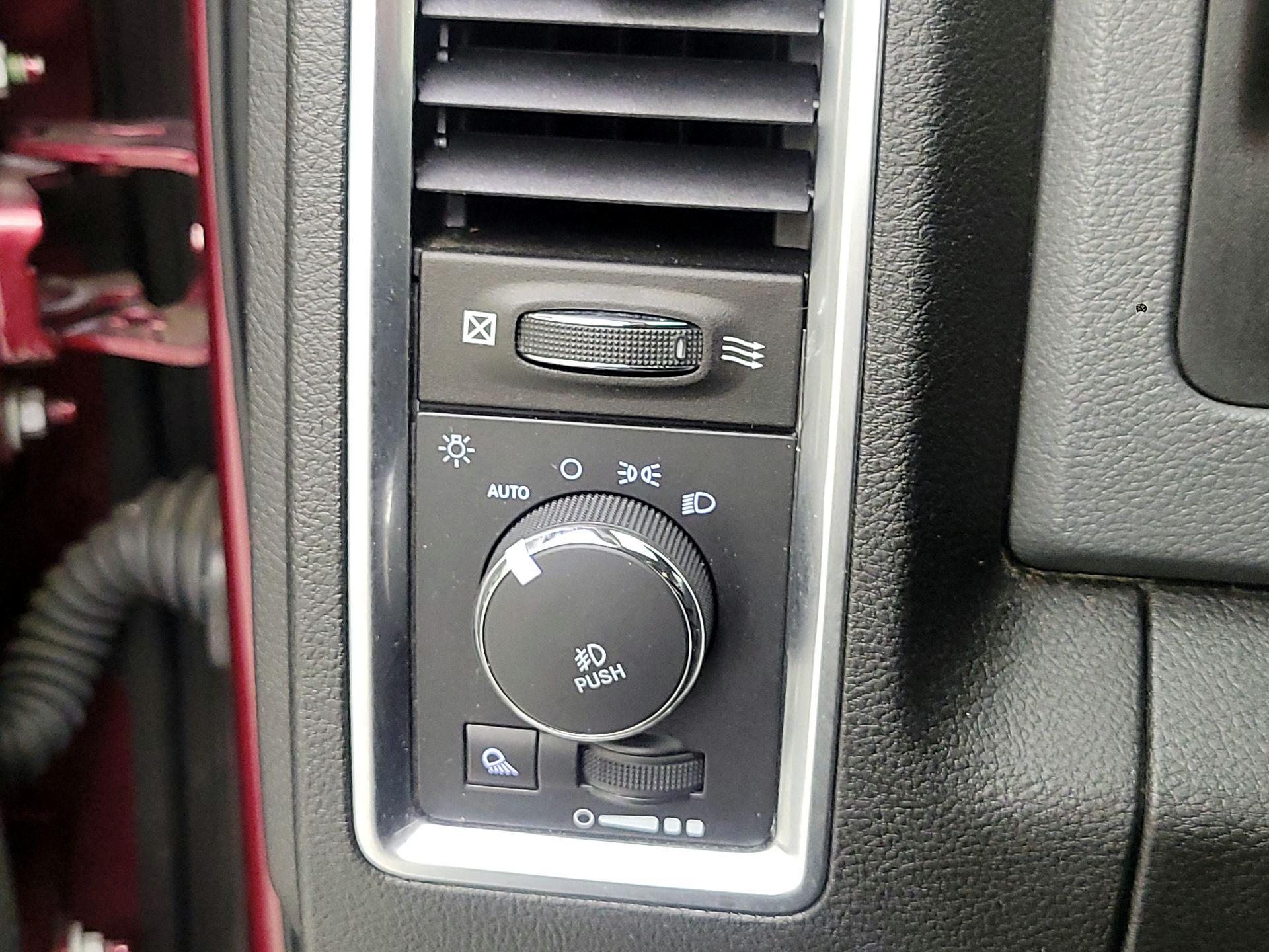 Thumbnail: 2019 RAM 1500 Classic - 13
