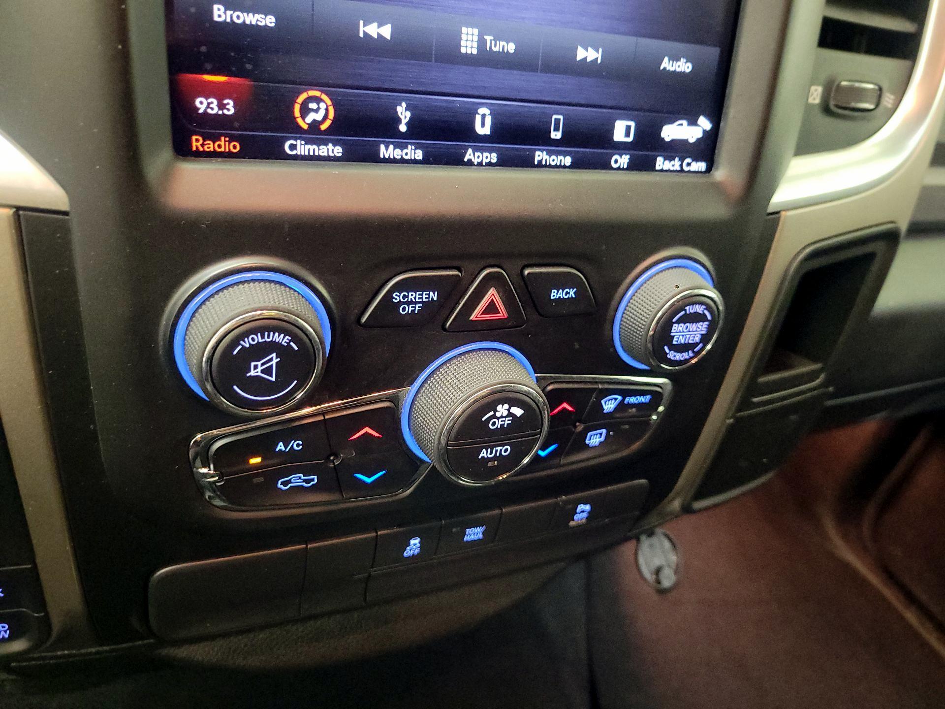 Thumbnail: 2019 RAM 1500 Classic - 16
