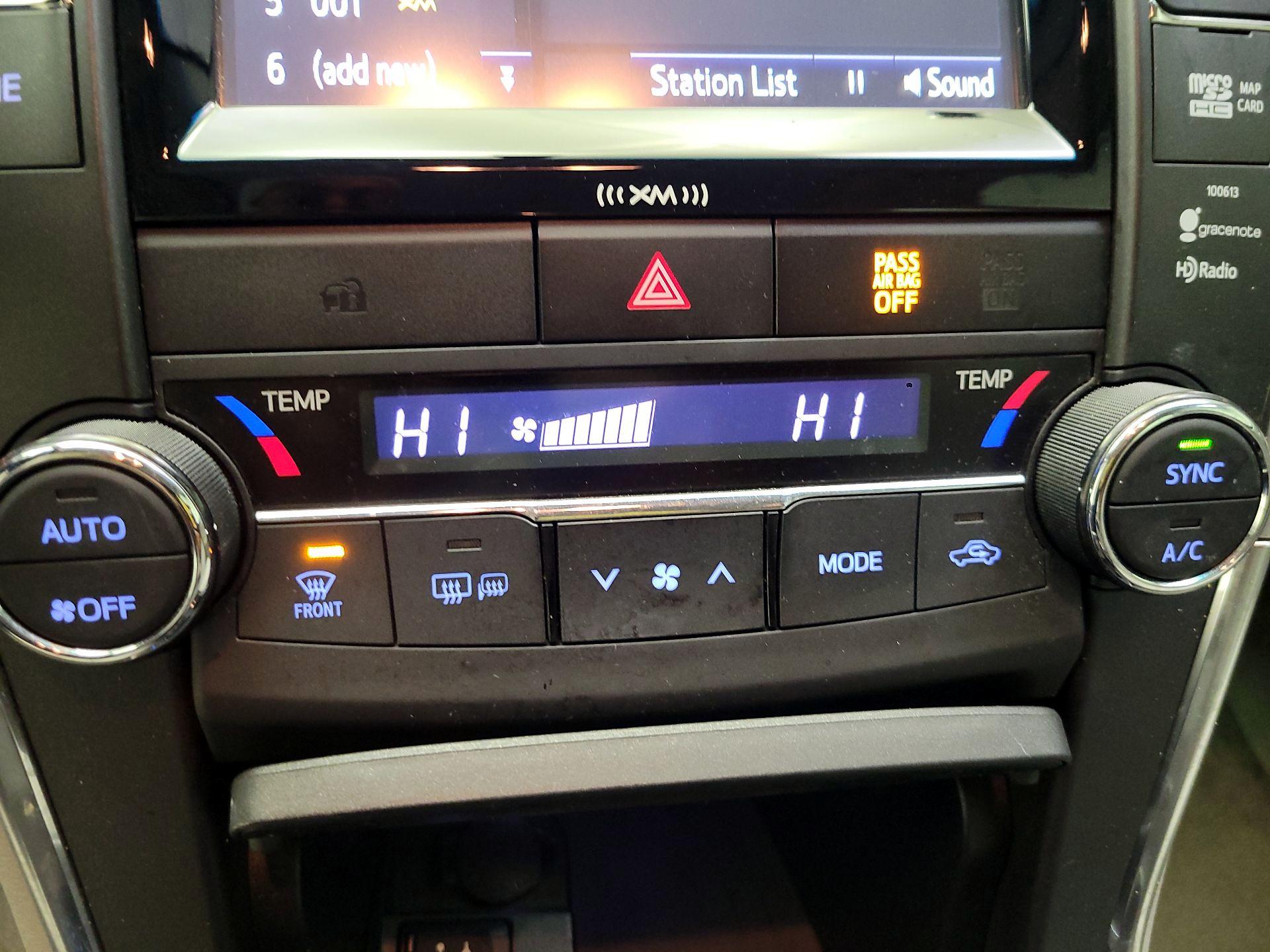 Thumbnail: 2016 Toyota Camry - 15