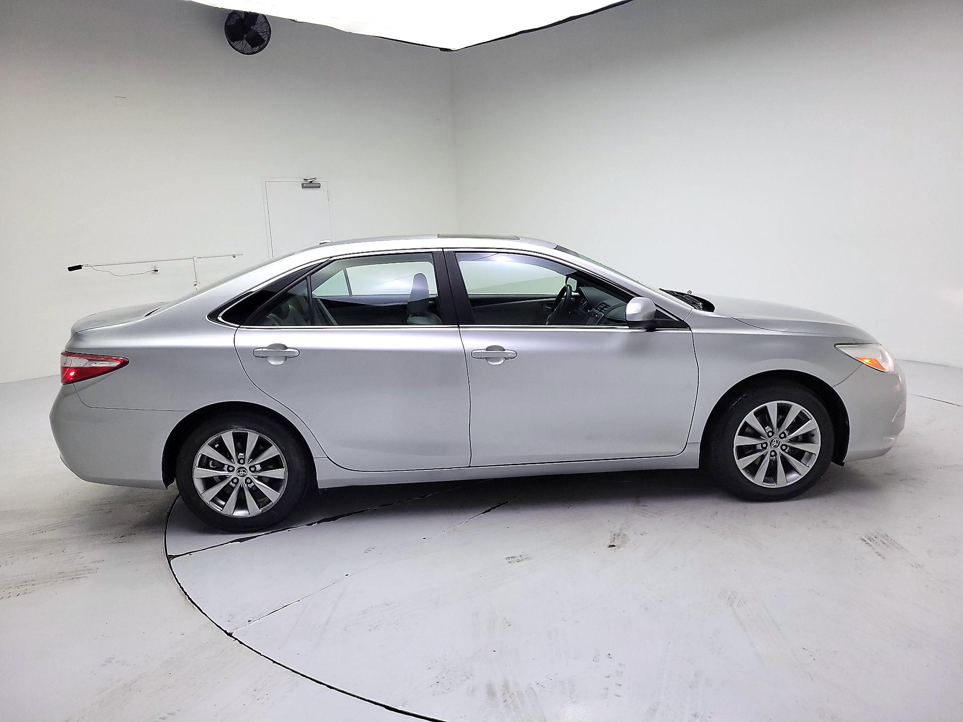 Thumbnail: 2016 Toyota Camry - 4