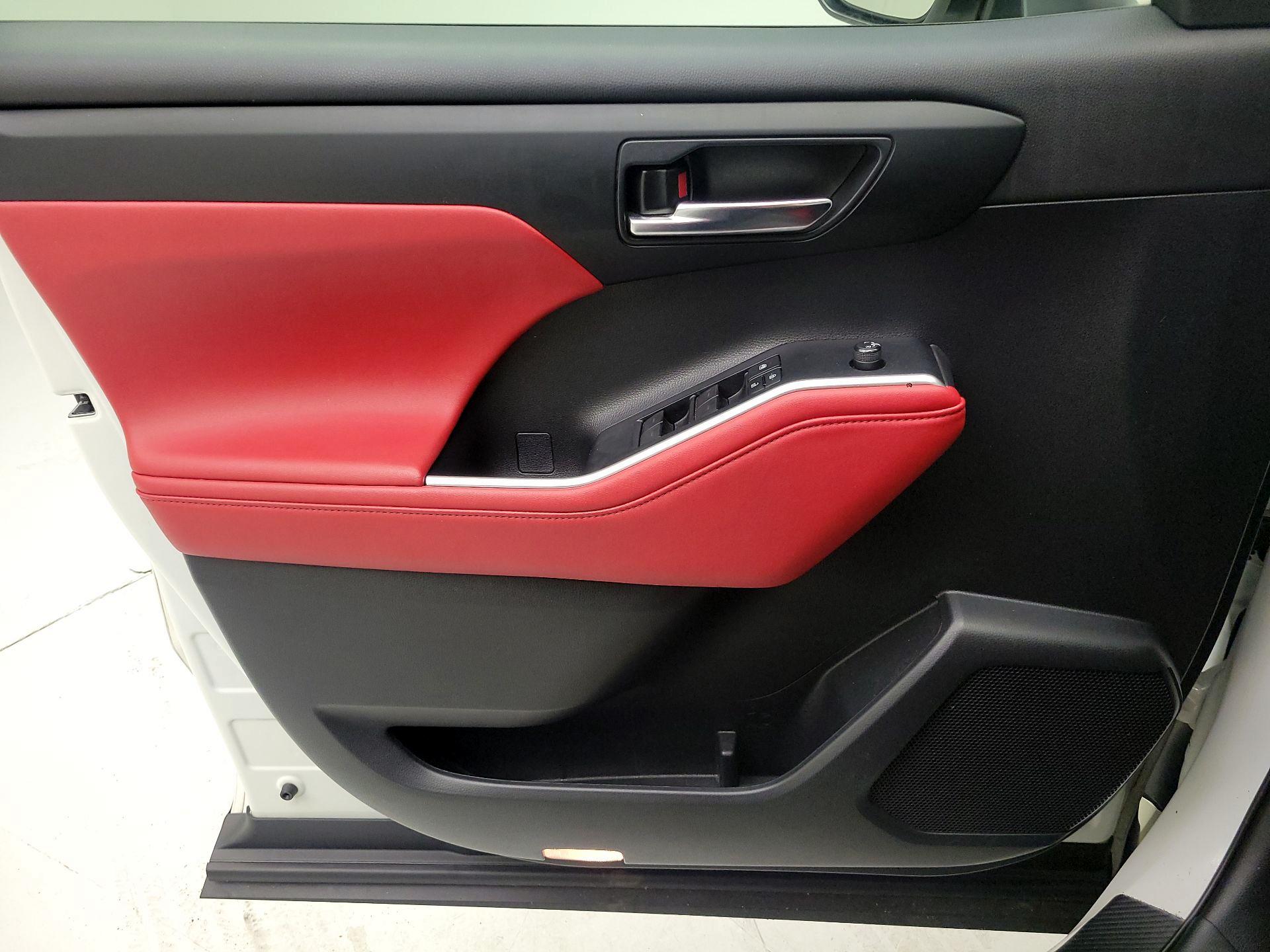 Thumbnail: 2021 Toyota Highlander - 10