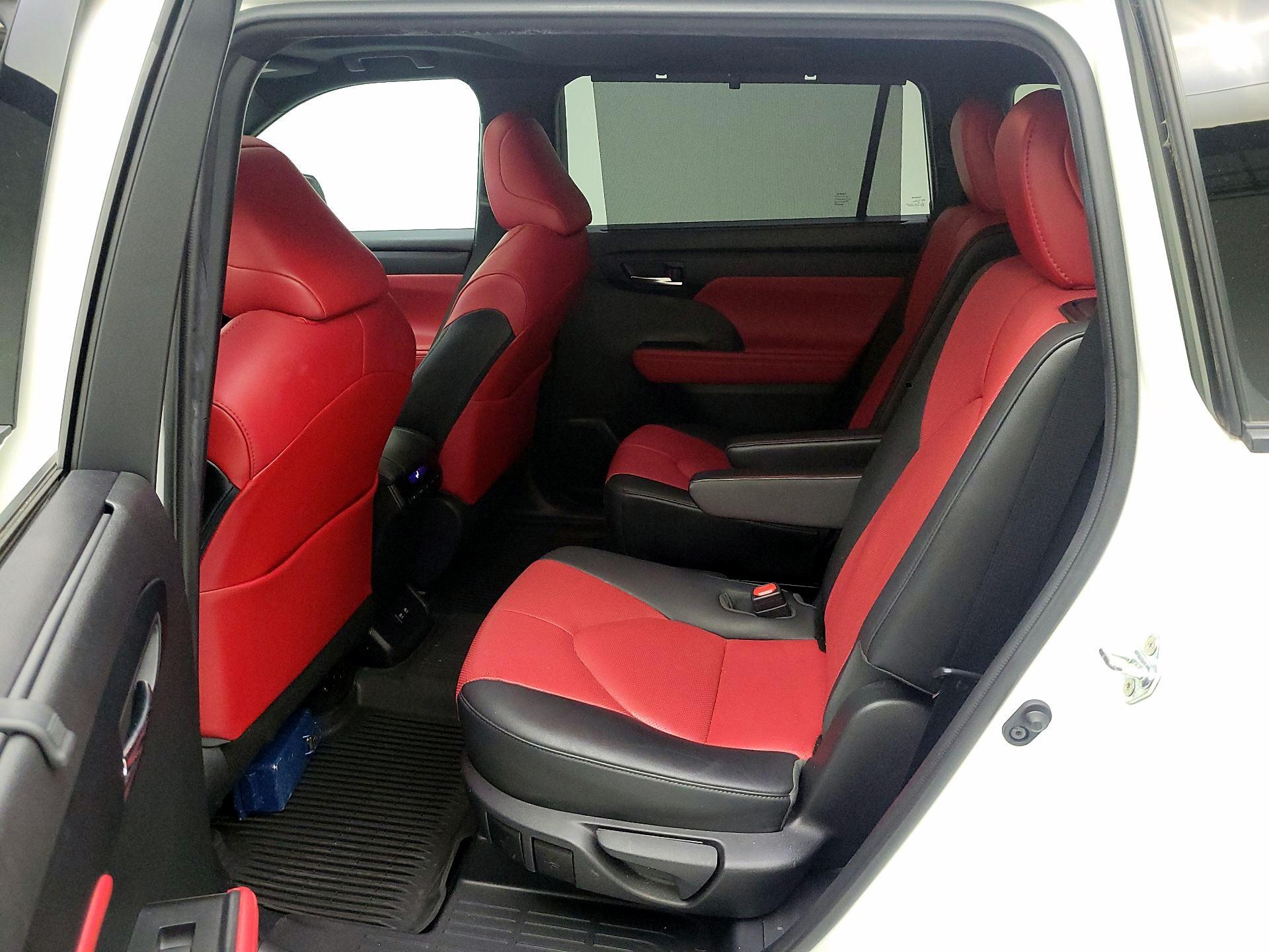 Thumbnail: 2021 Toyota Highlander - 18