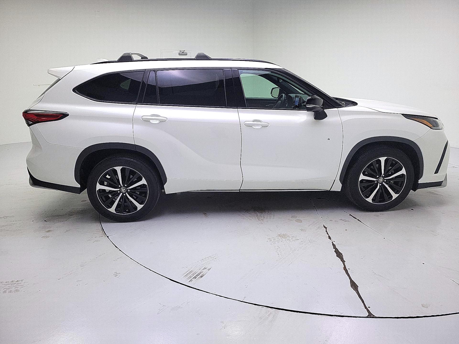 Thumbnail: 2021 Toyota Highlander - 4