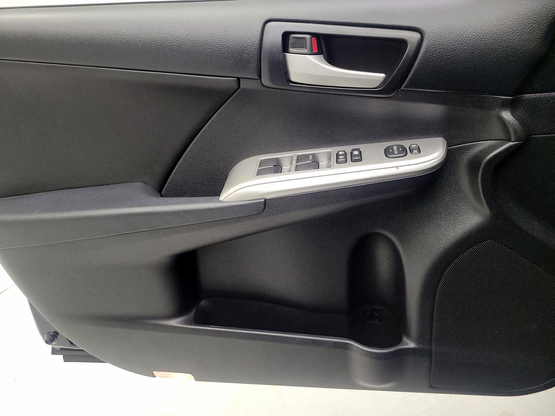 Thumbnail: 2014 Toyota Camry - 10