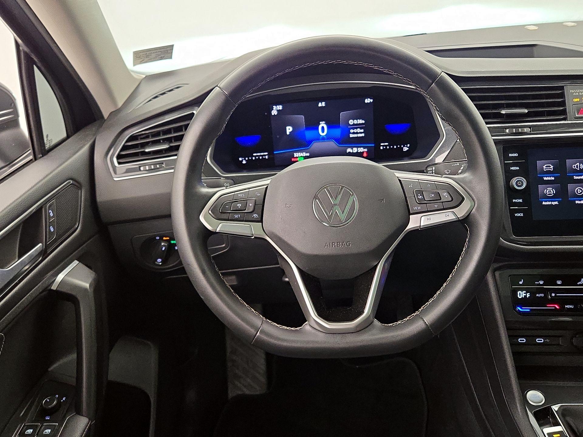 Thumbnail: 2023 Volkswagen Tiguan - 10