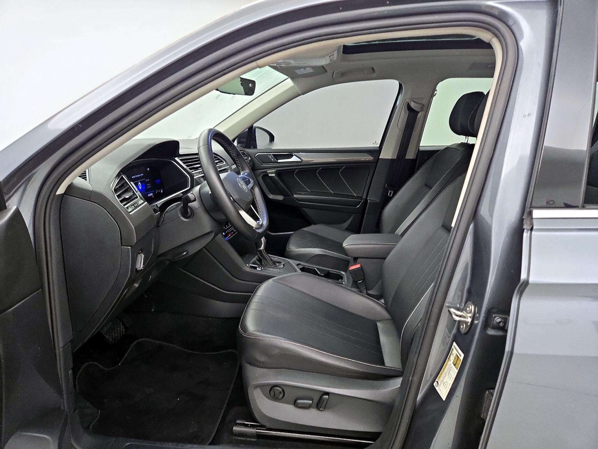 Thumbnail: 2023 Volkswagen Tiguan - 11