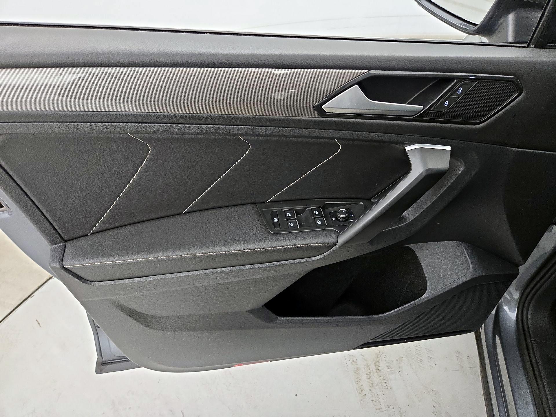 Thumbnail: 2023 Volkswagen Tiguan - 12