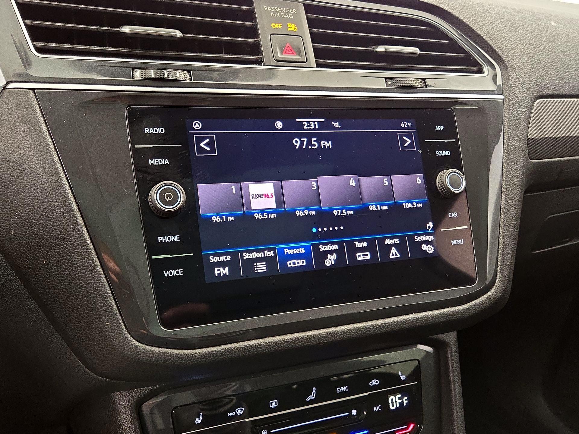 Thumbnail: 2023 Volkswagen Tiguan - 15