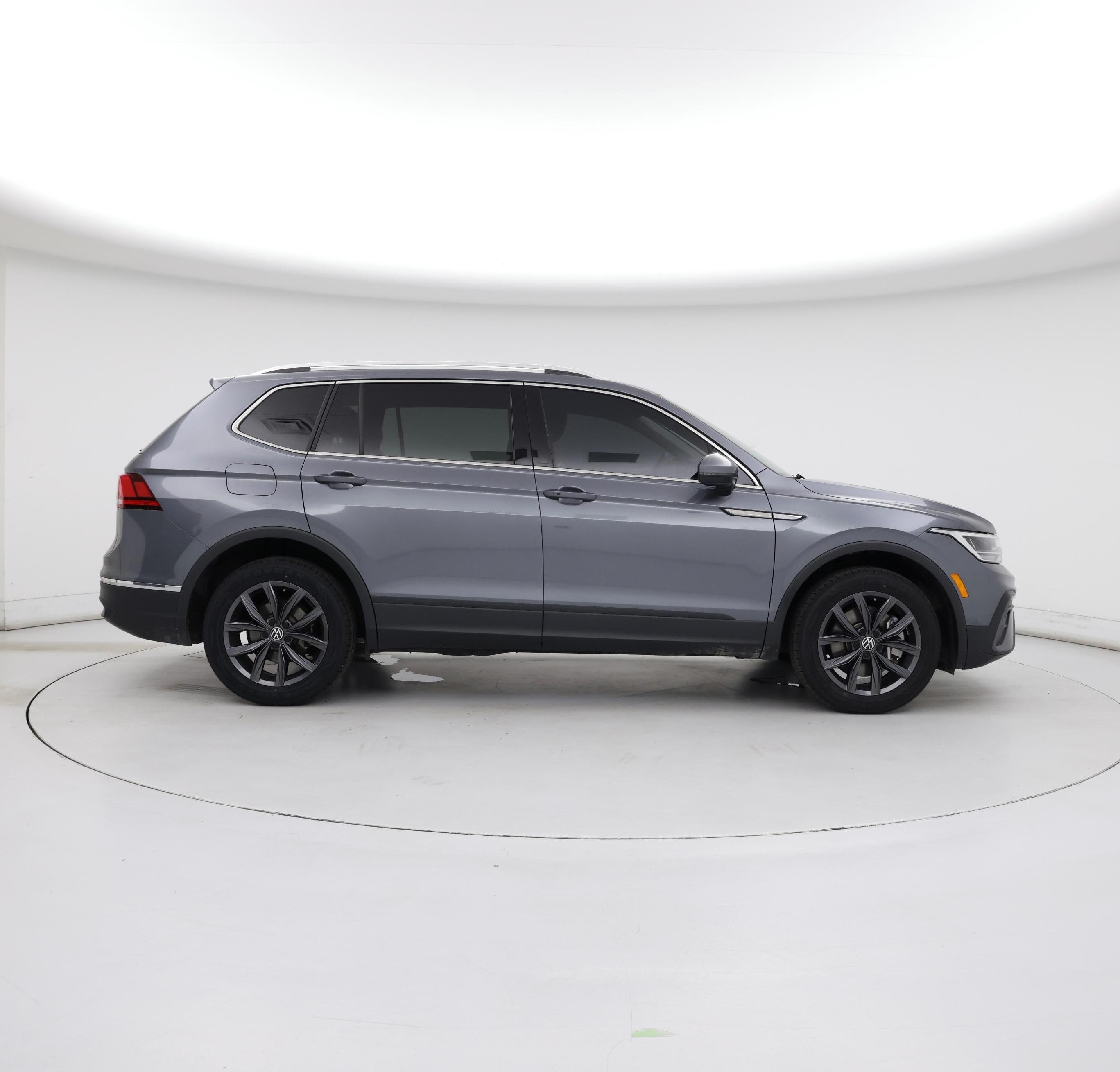 Thumbnail: 2023 Volkswagen Tiguan - 7