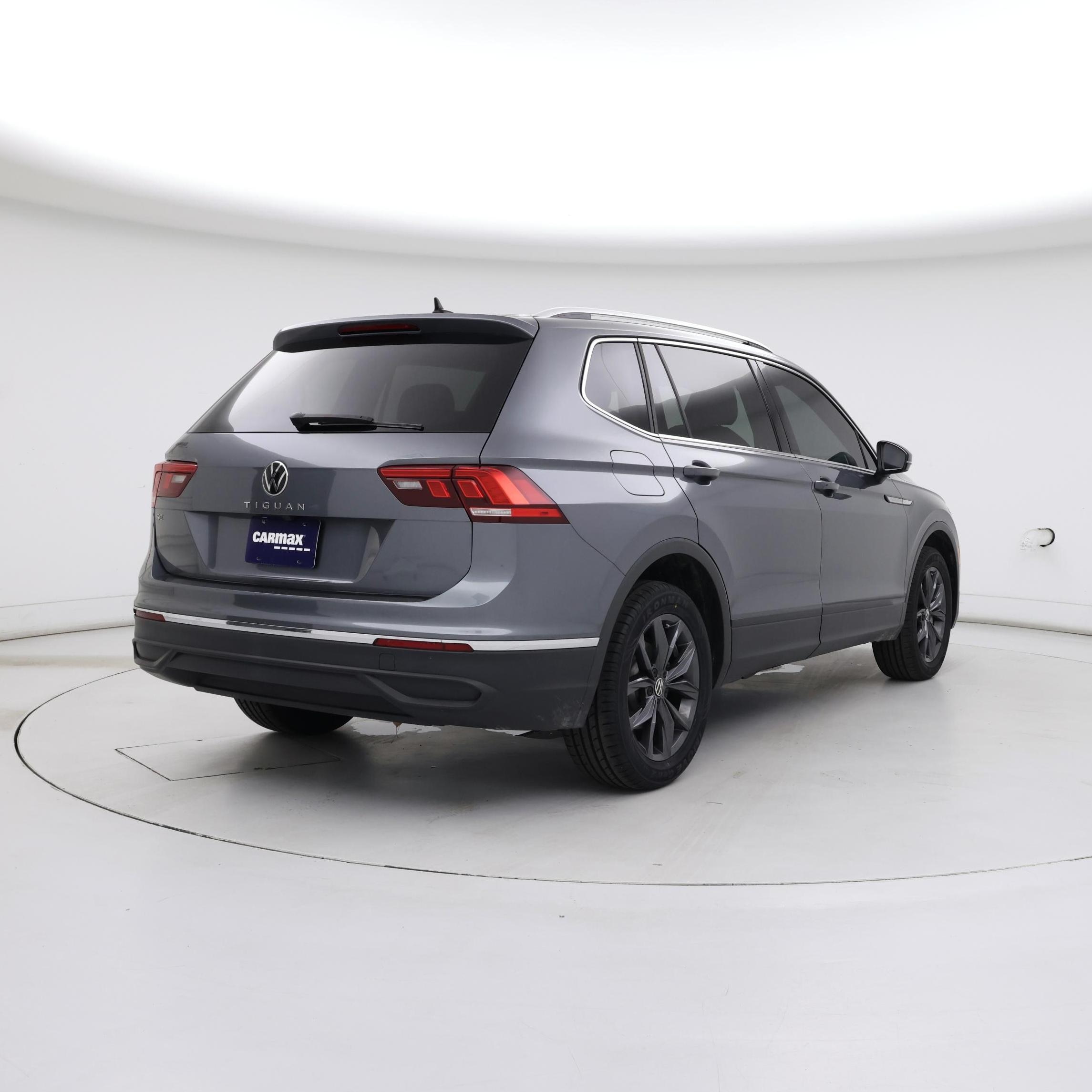 Thumbnail: 2023 Volkswagen Tiguan - 8