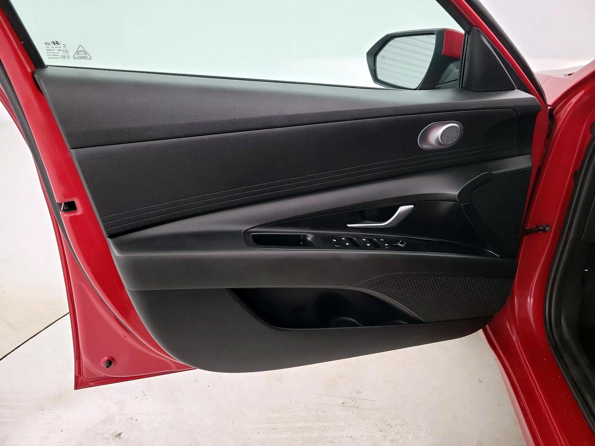 Thumbnail: 2022 Hyundai Elantra - 12