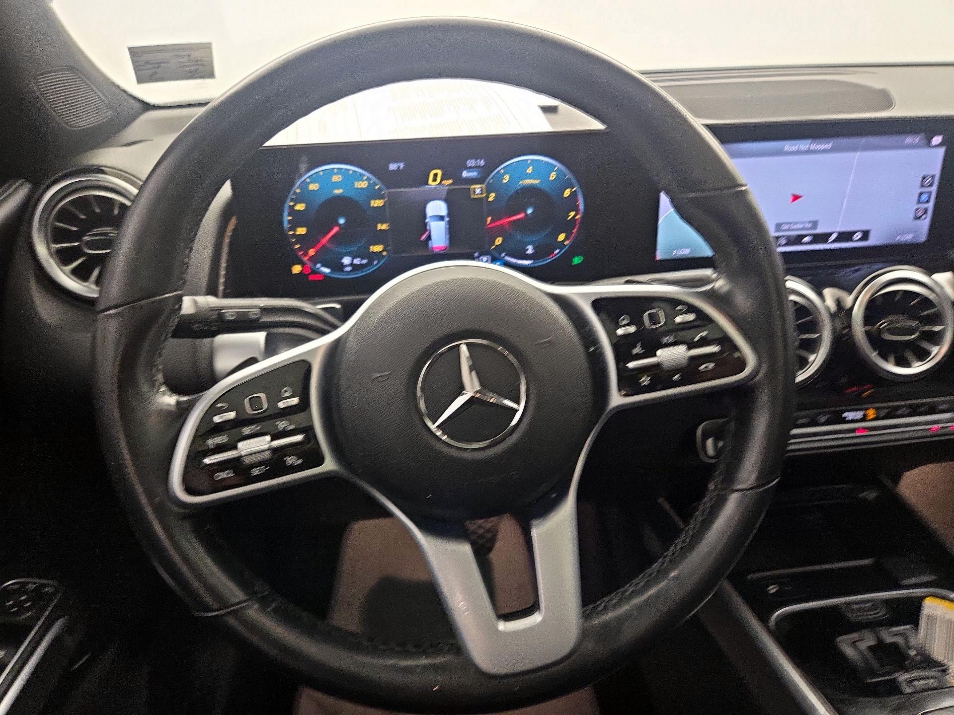 Thumbnail: 2022 Mercedes-Benz GLB - 10