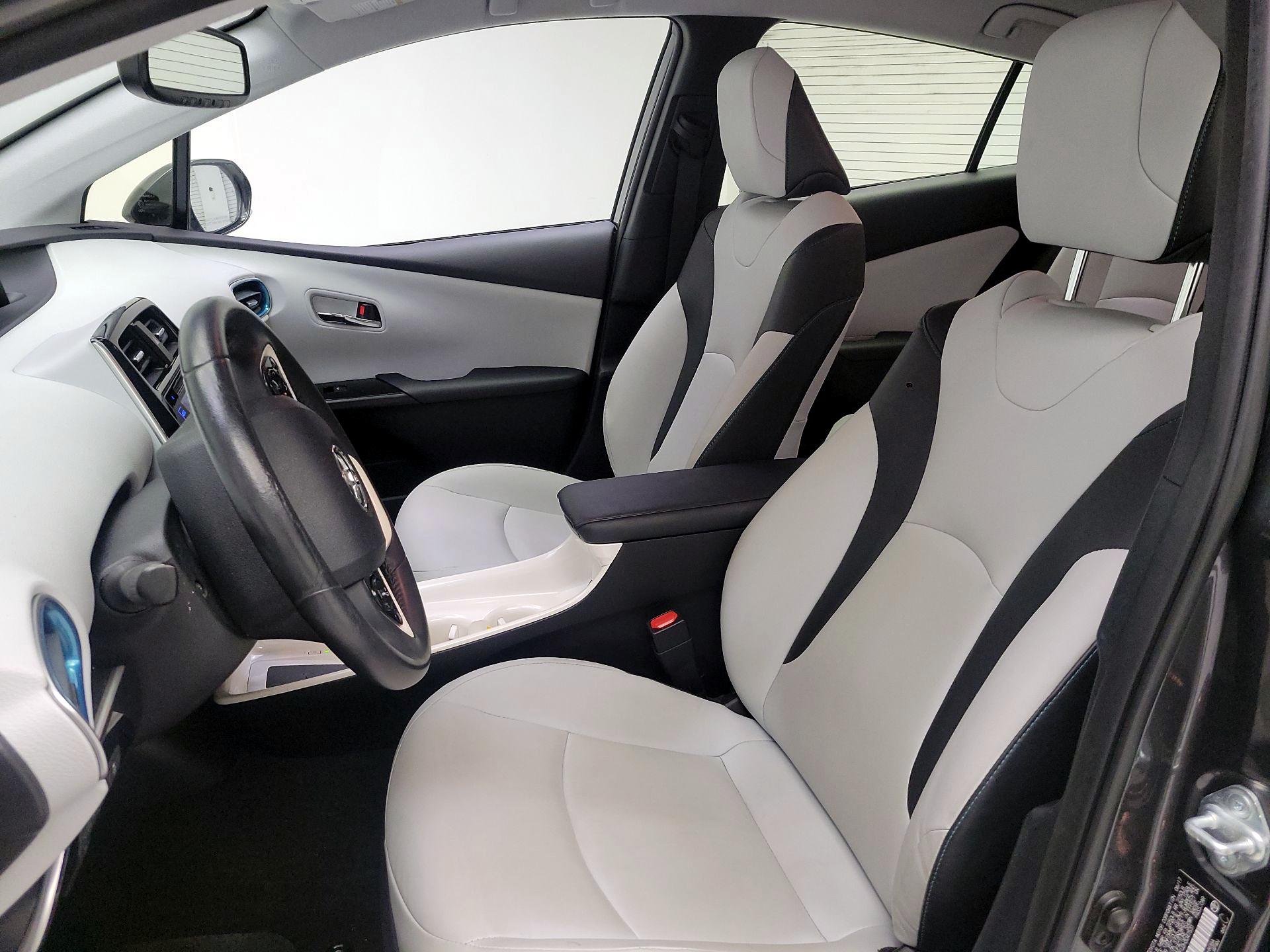 Thumbnail: 2017 Toyota Prius - 9