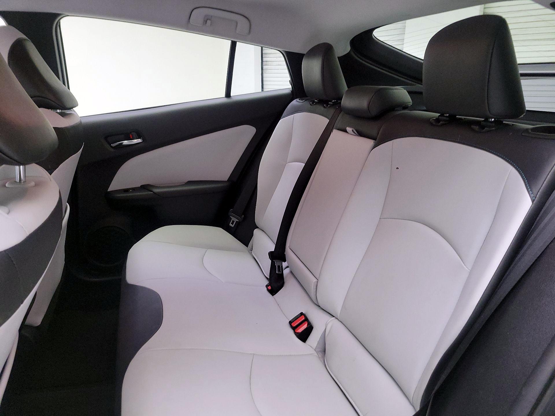 Thumbnail: 2017 Toyota Prius - 18