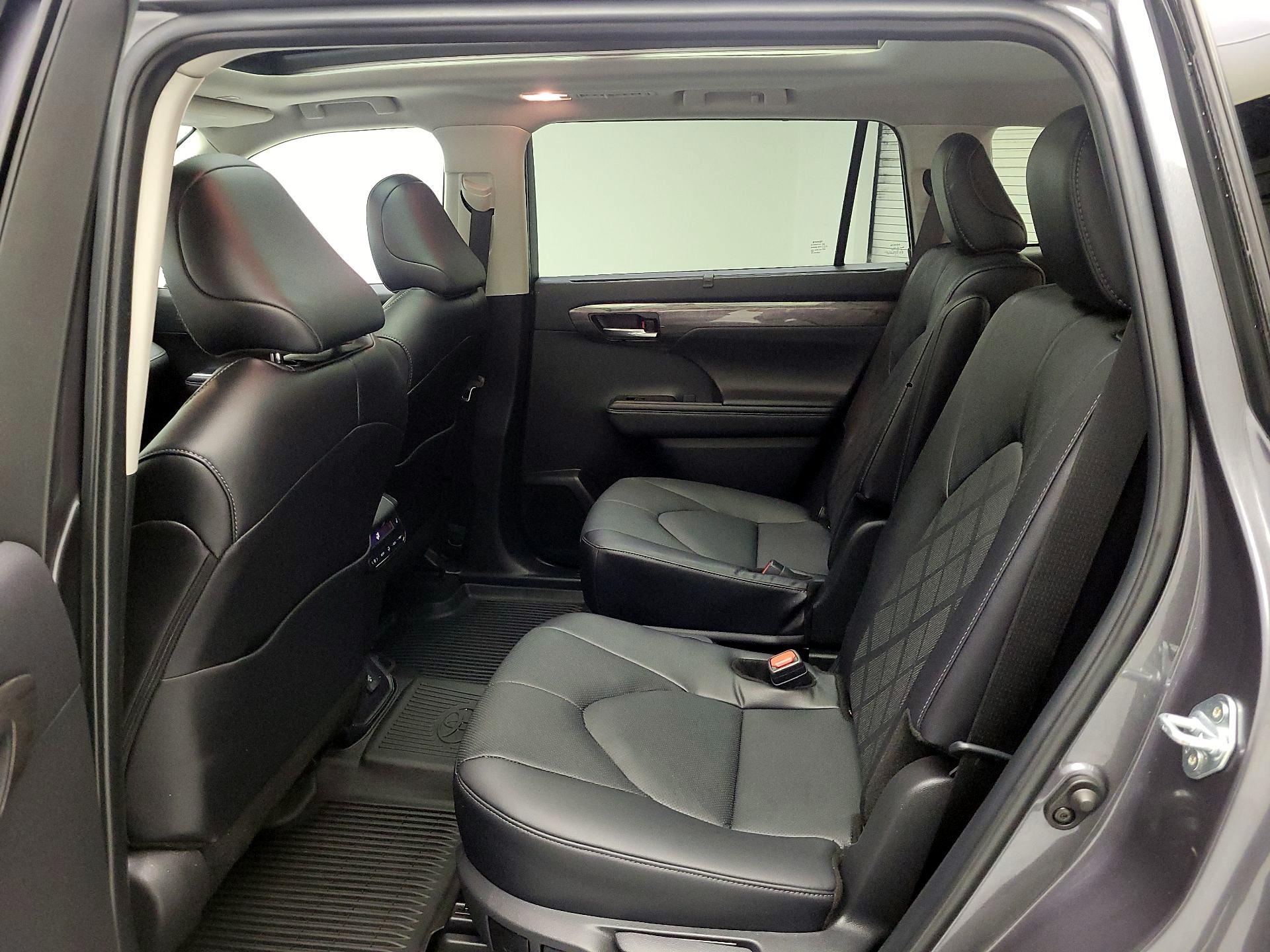 Thumbnail: 2024 Toyota Highlander - 18