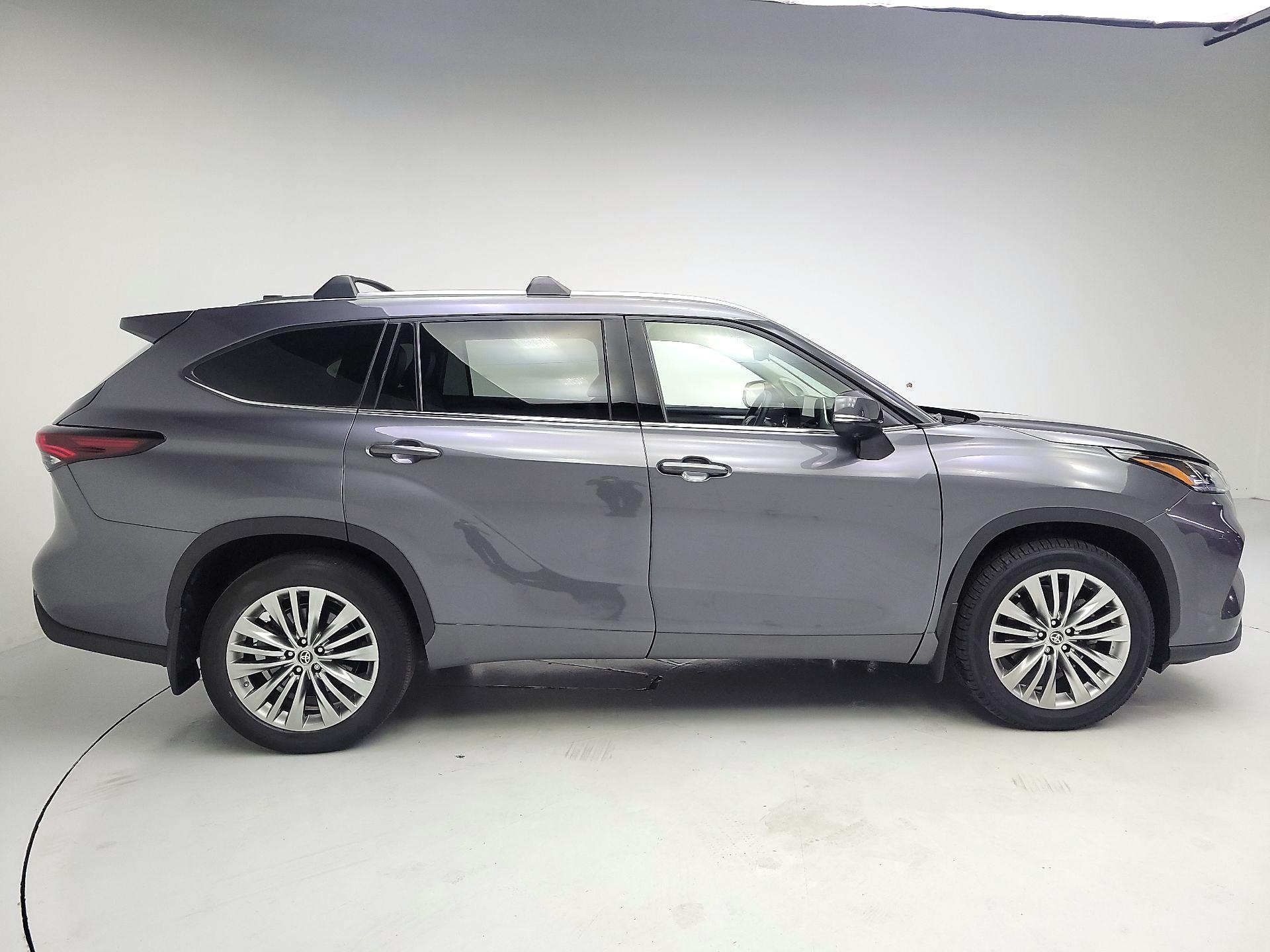 Thumbnail: 2024 Toyota Highlander - 4