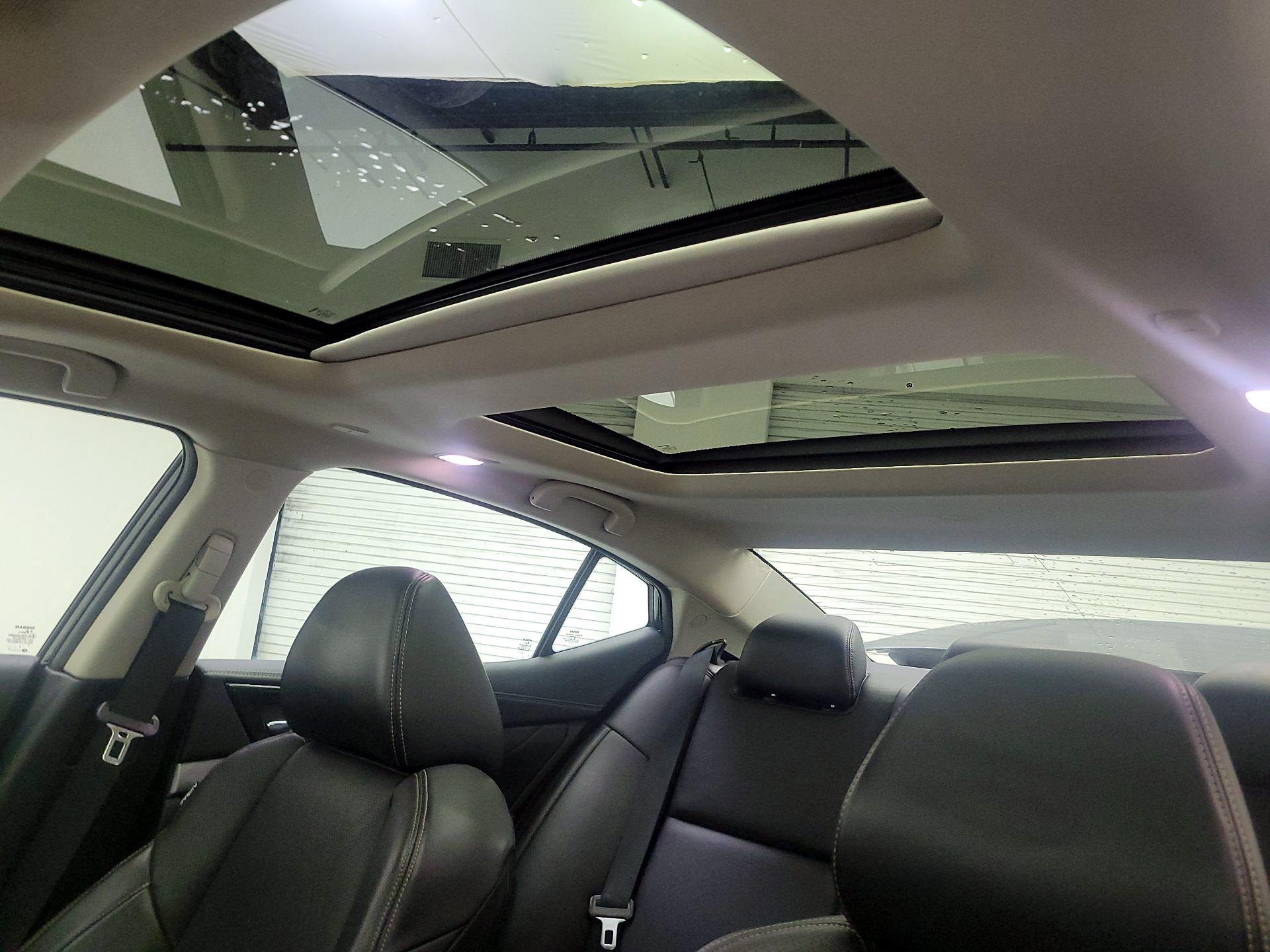 Thumbnail: 2016 Nissan Maxima - 18