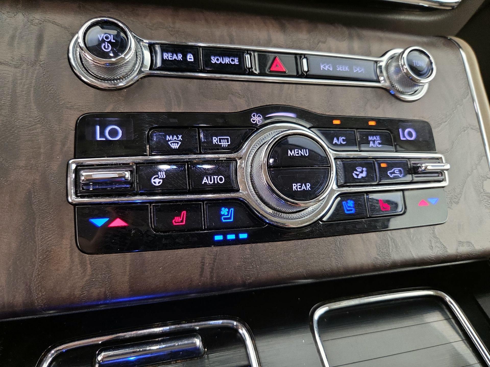 Thumbnail: 2020 Lincoln Aviator - 17