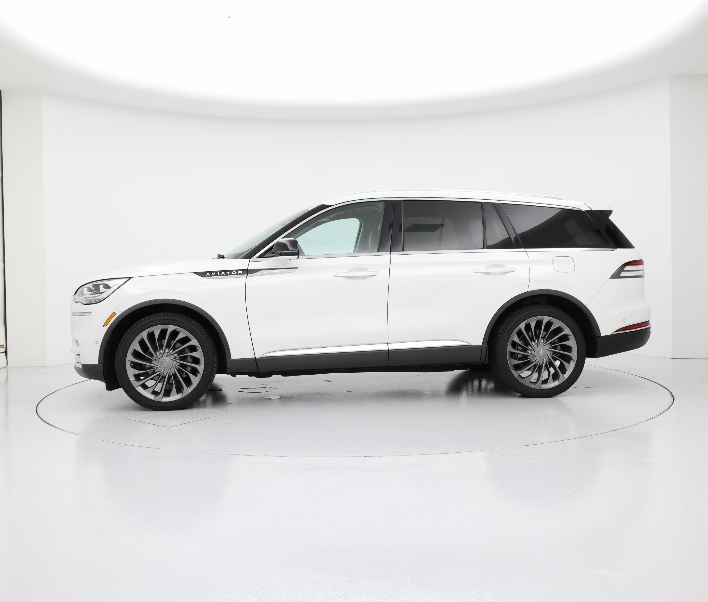 Thumbnail: 2020 Lincoln Aviator - 3