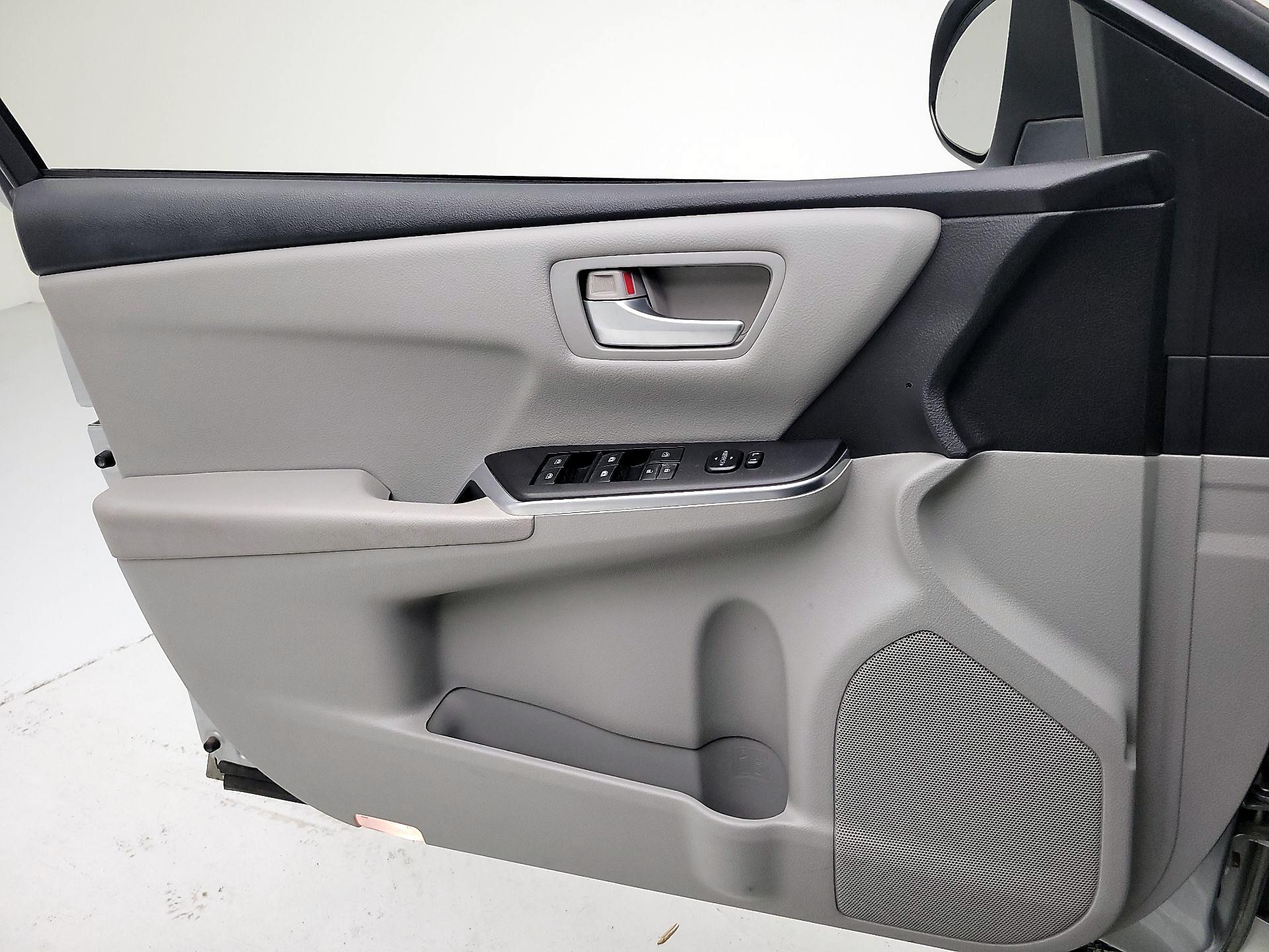 Thumbnail: 2016 Toyota Camry - 10