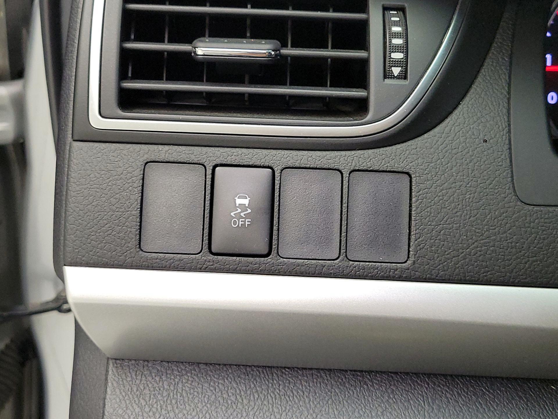 Thumbnail: 2016 Toyota Camry - 11