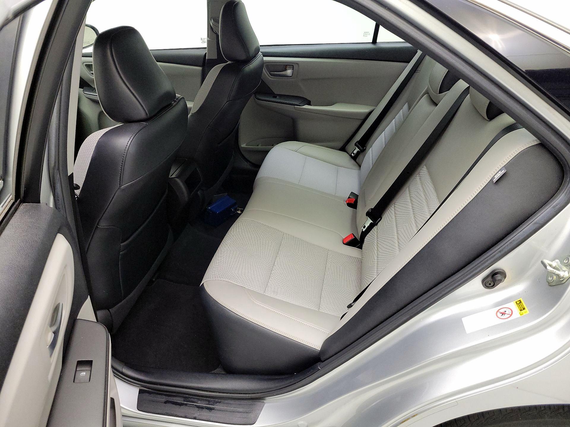 Thumbnail: 2016 Toyota Camry - 17