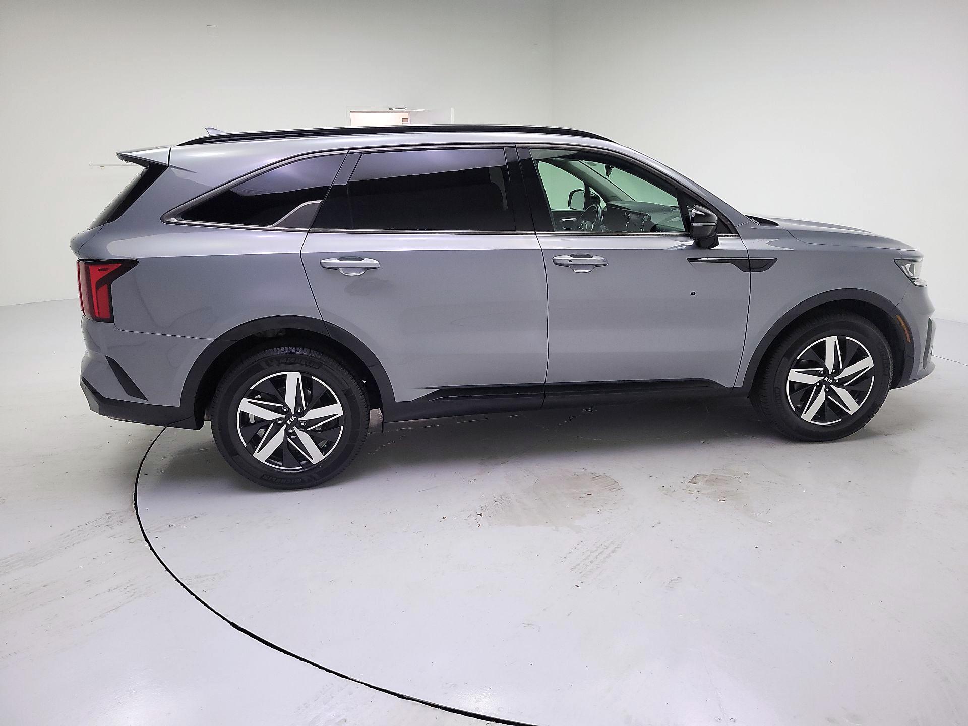 Thumbnail: 2021 Kia Sorento - 4