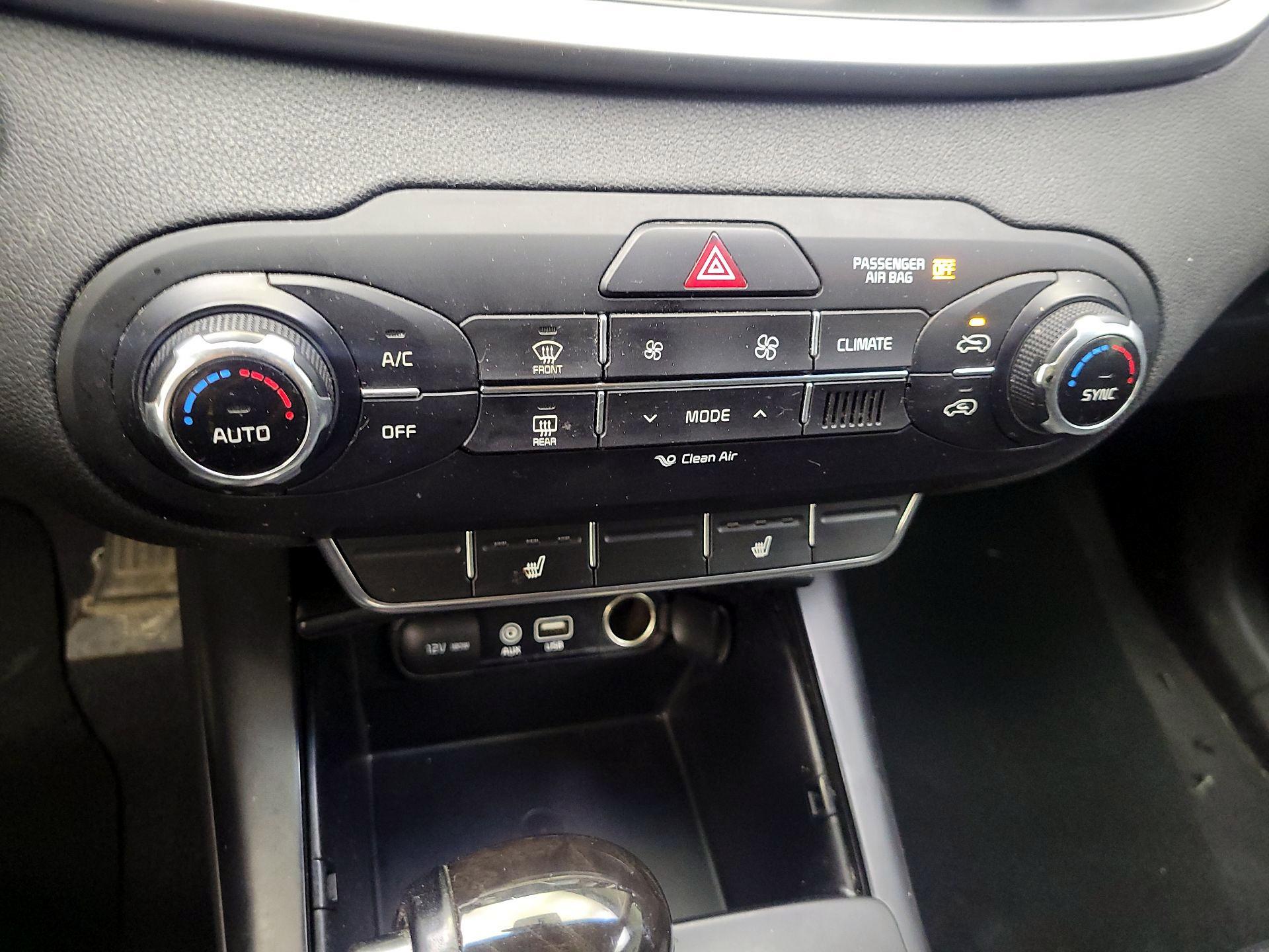Thumbnail: 2017 Kia Sorento - 16