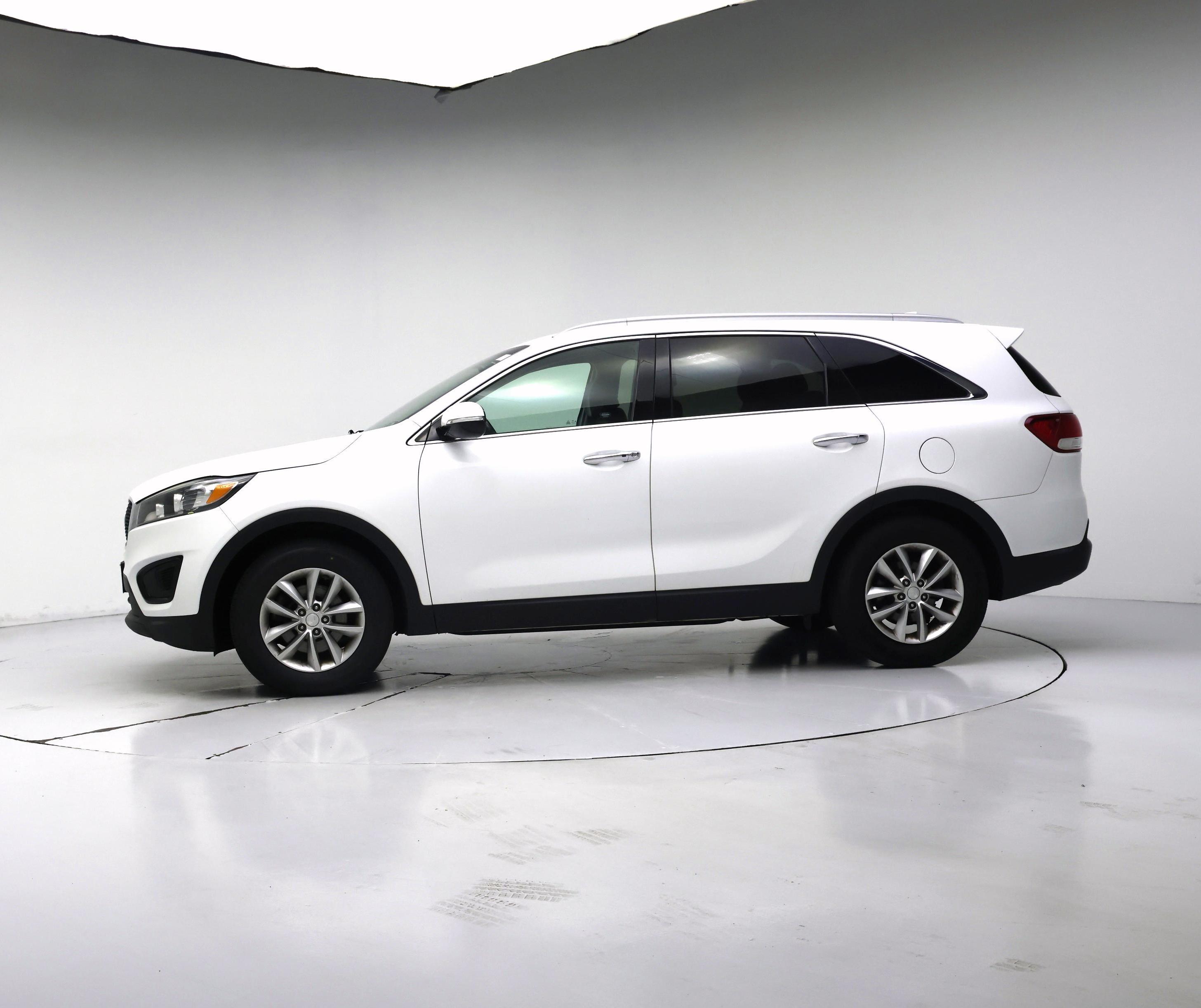 Thumbnail: 2017 Kia Sorento - 3