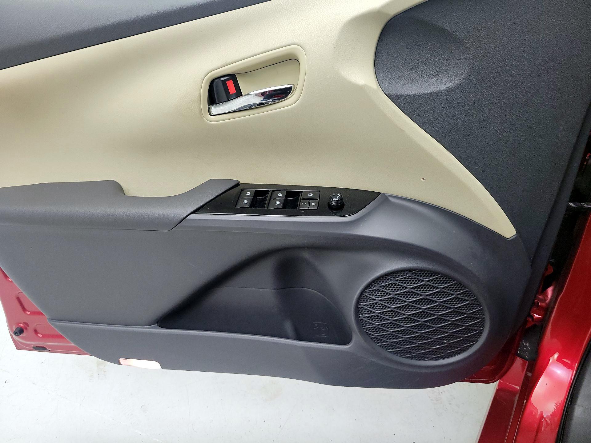 Thumbnail: 2017 Toyota Prius - 10